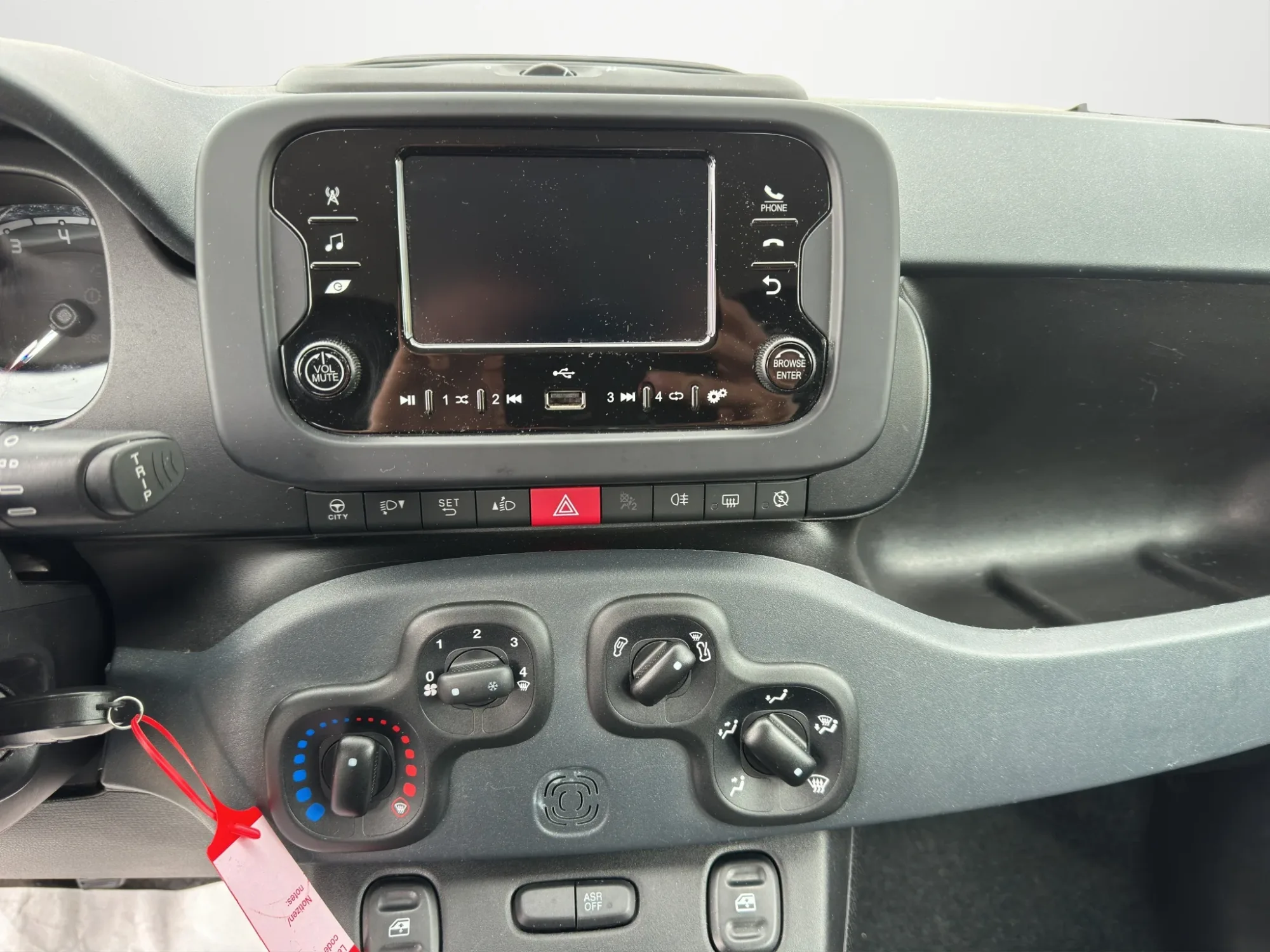 Fiat Panda 1.0 HYBRID 2023 — foto 14 di 16