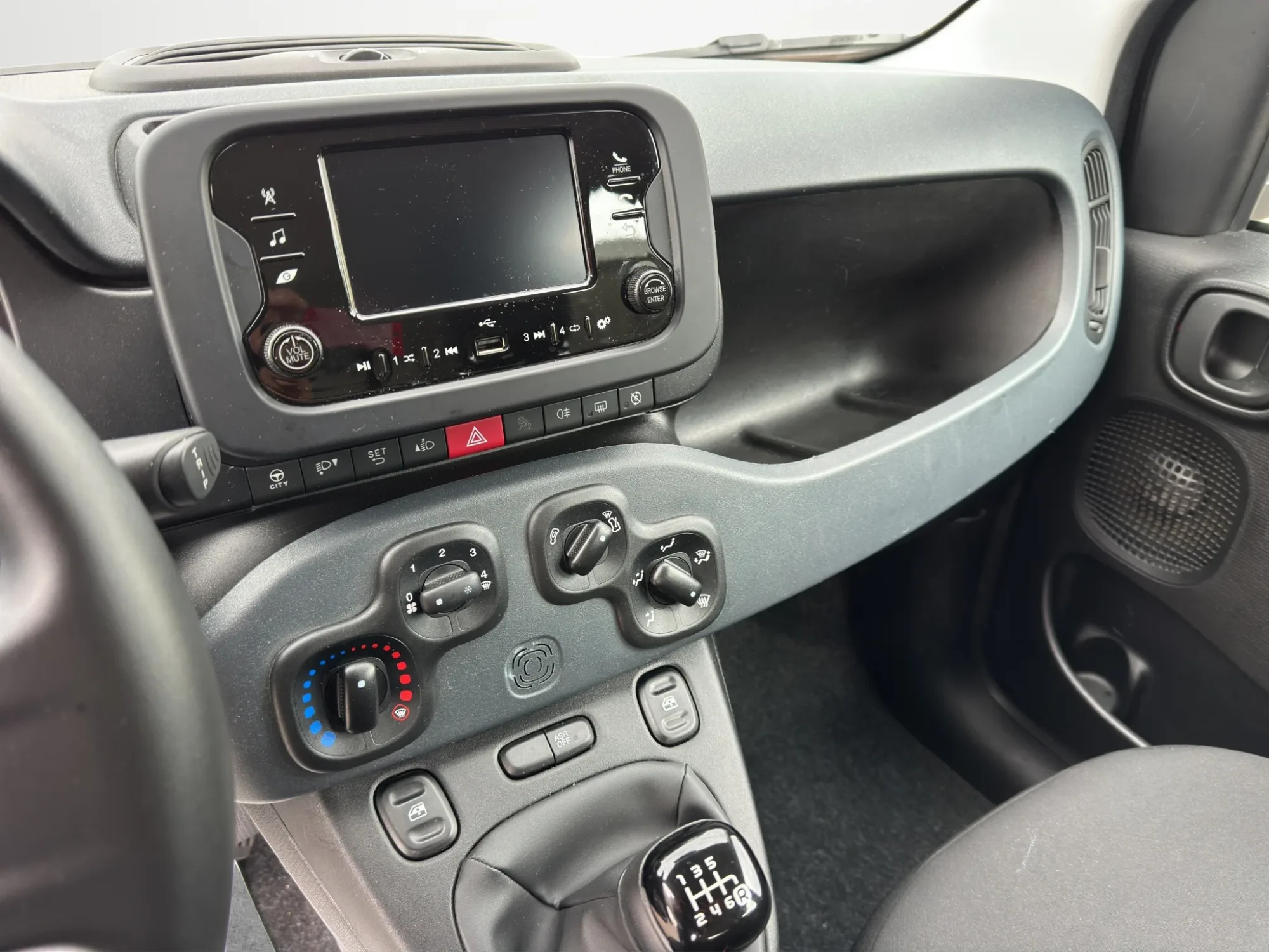 Fiat Panda 1.0 HYBRID 2023 — foto 15 di 16