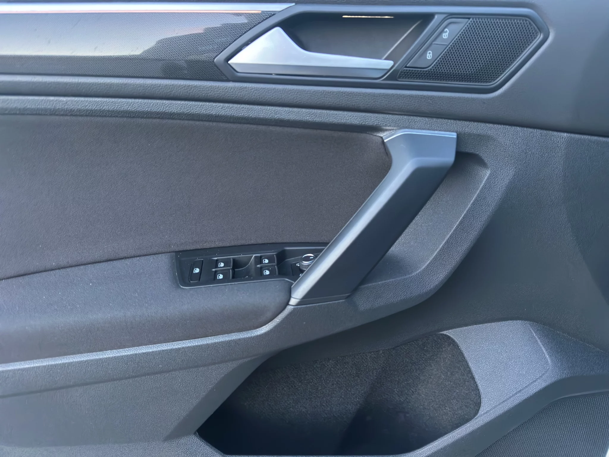 Volkswagen Tiguan 2.0 TDI LIFE 2021 — foto 12 di 23