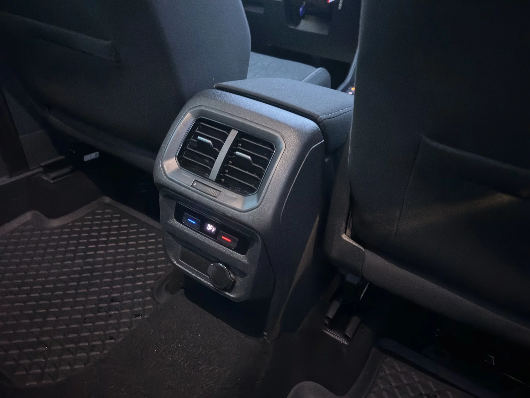 Volkswagen Tiguan 2.0 TDI LIFE 2021 — foto 19 di 23