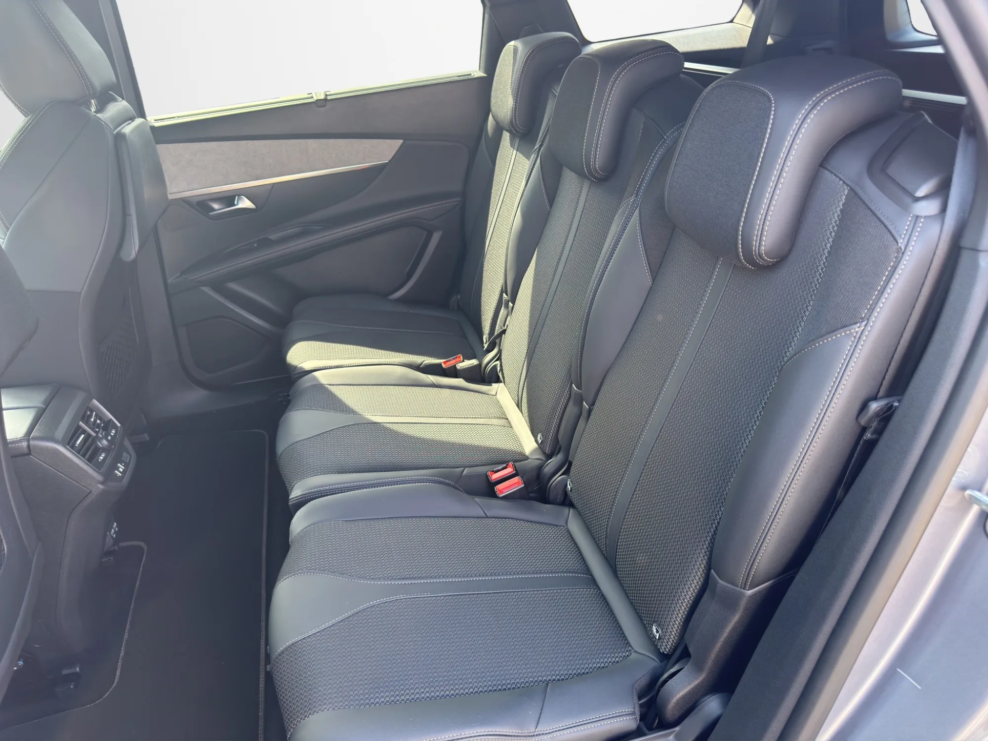 Peugeot 5008 1.5 130 Cv. BlueHDI EAT8 GT Pack 2023 — foto 12 di 18