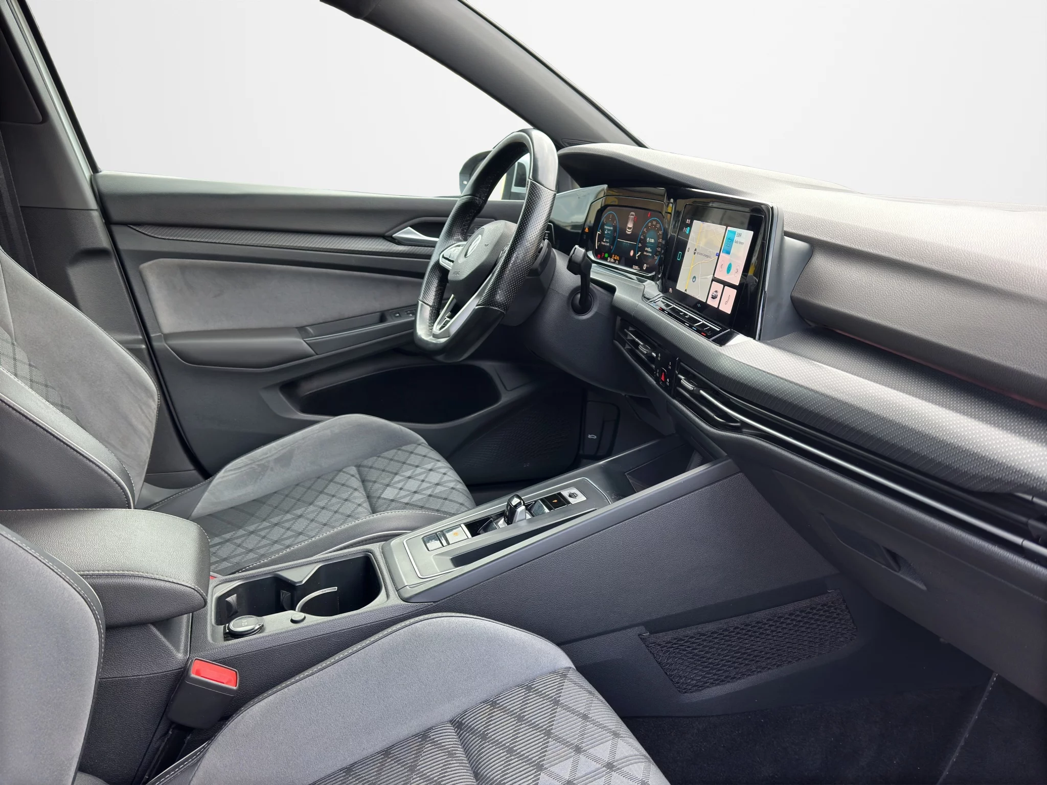 Volkswagen Golf VIII 2.0 TDI 150 CV DSG R-LINE 2020 — foto 17 di 24