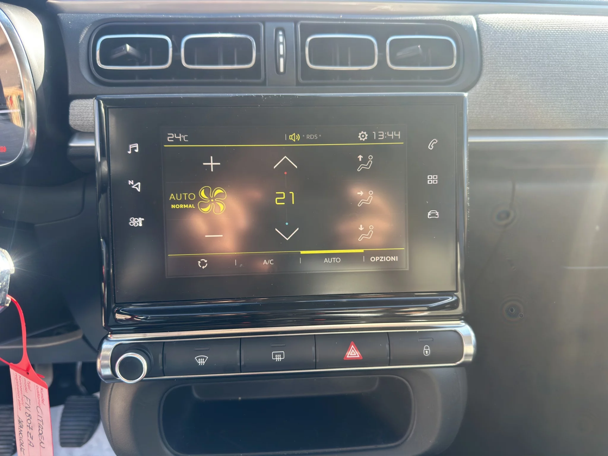 Citroën C3 1.2 SHINE 2020 — foto 15 di 21