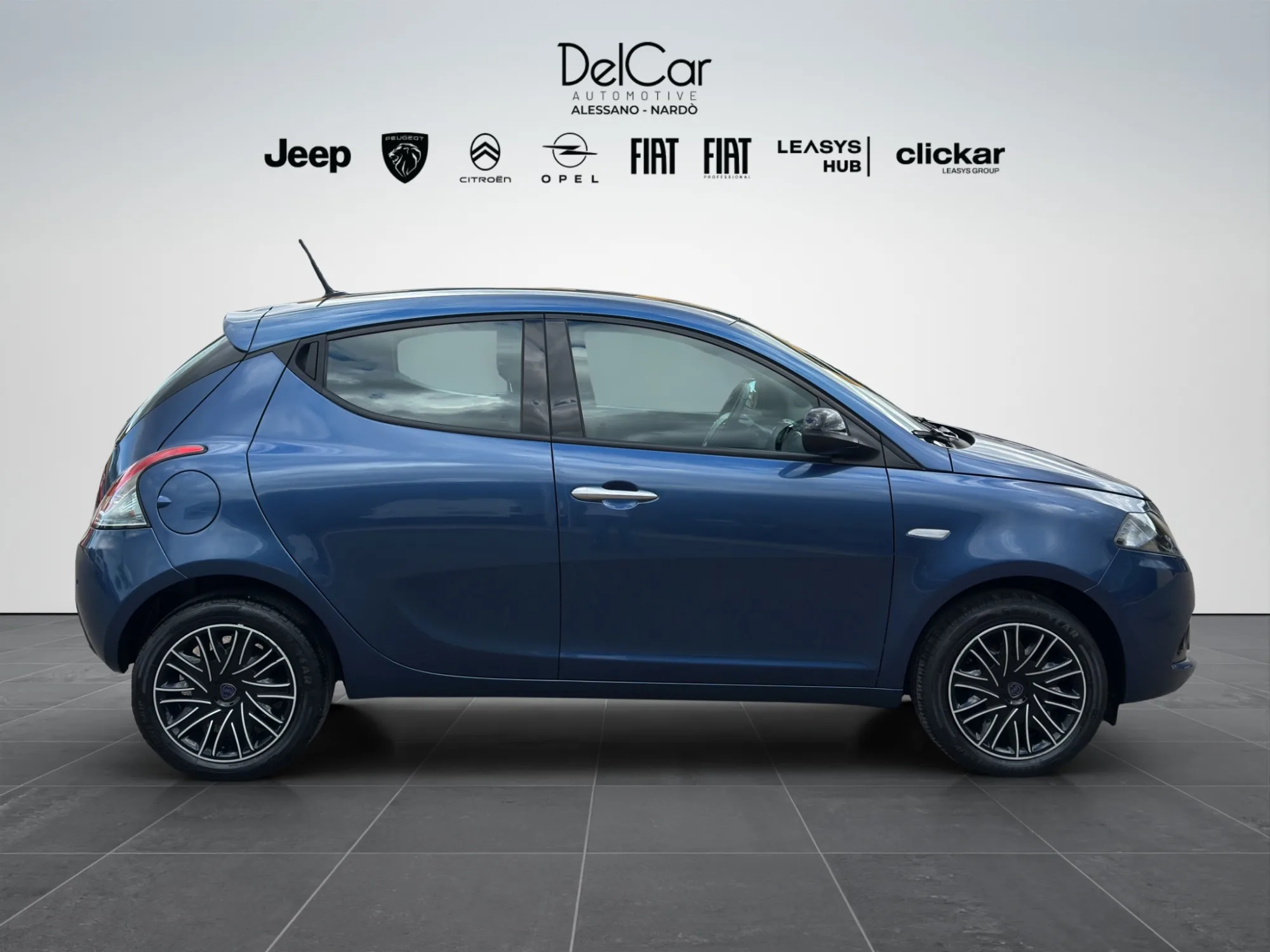 Lancia Ypsilon Oro 2023 — foto 7 di 22