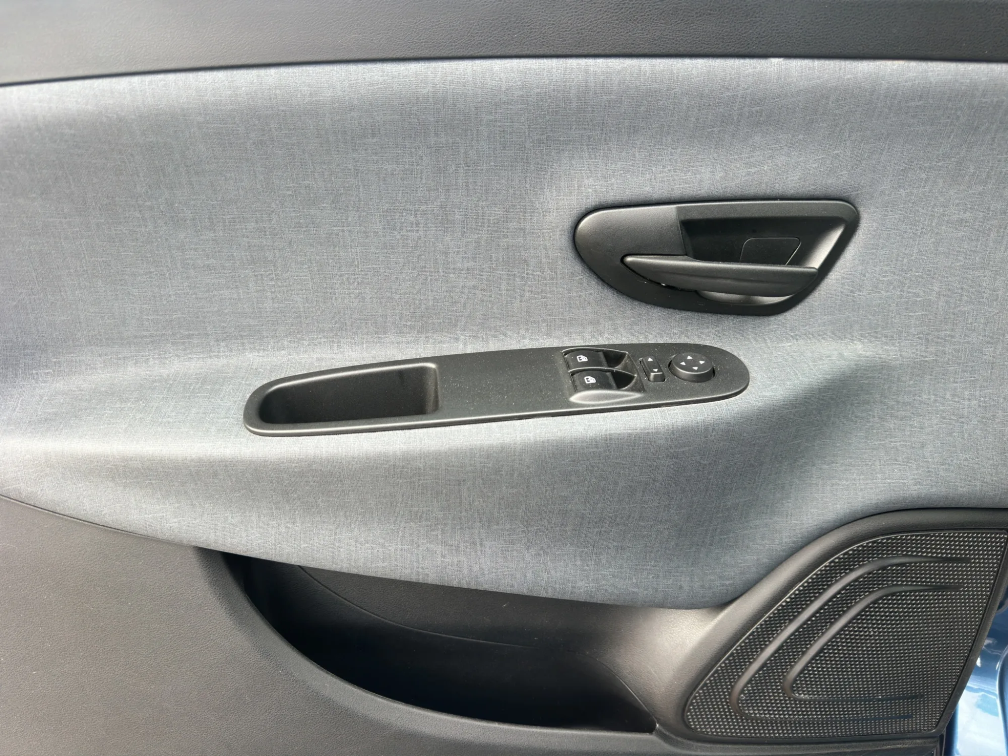 Lancia Ypsilon Oro 2023 — foto 12 di 22