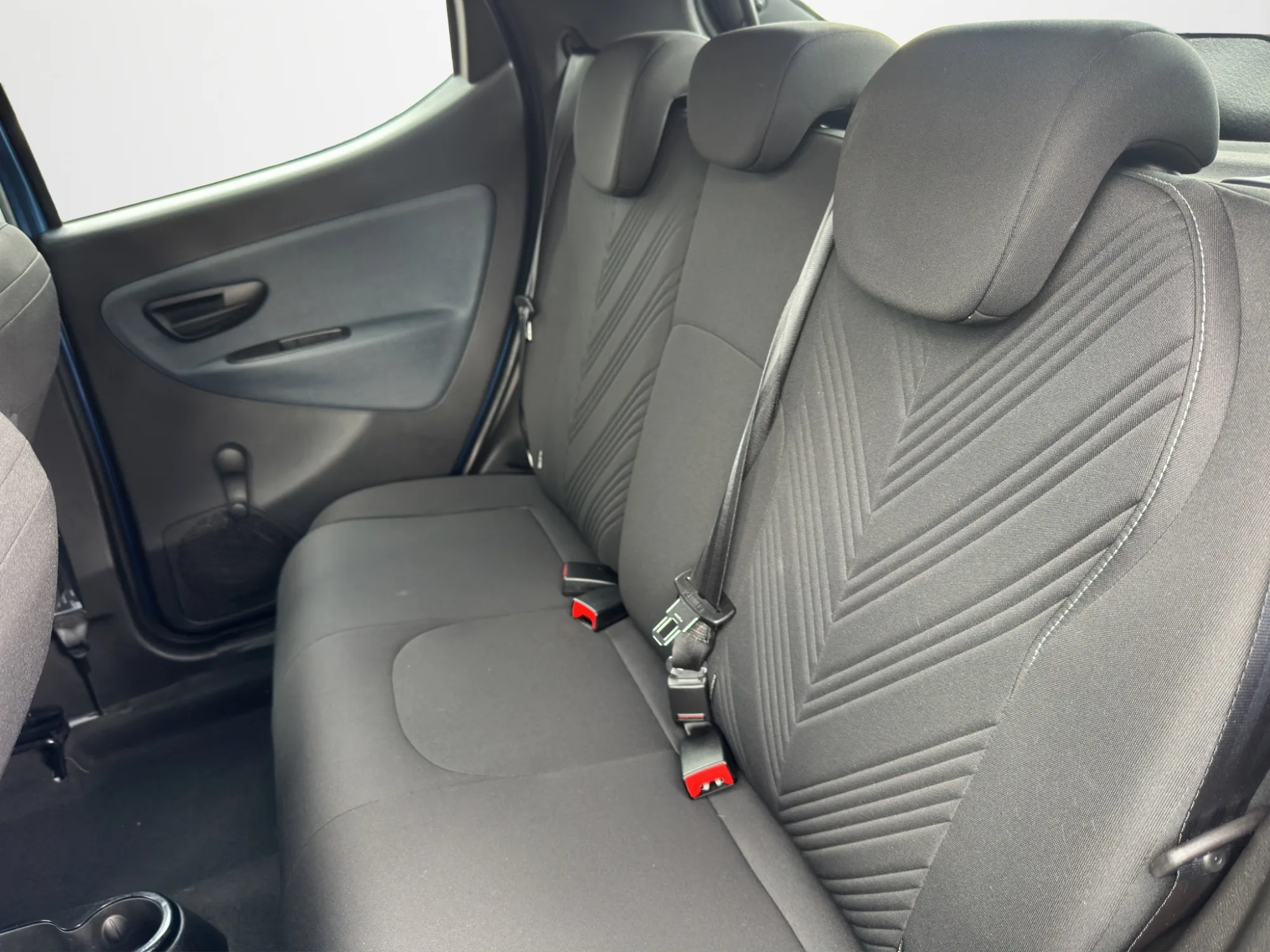 Lancia Ypsilon Oro 2023 — foto 13 di 22