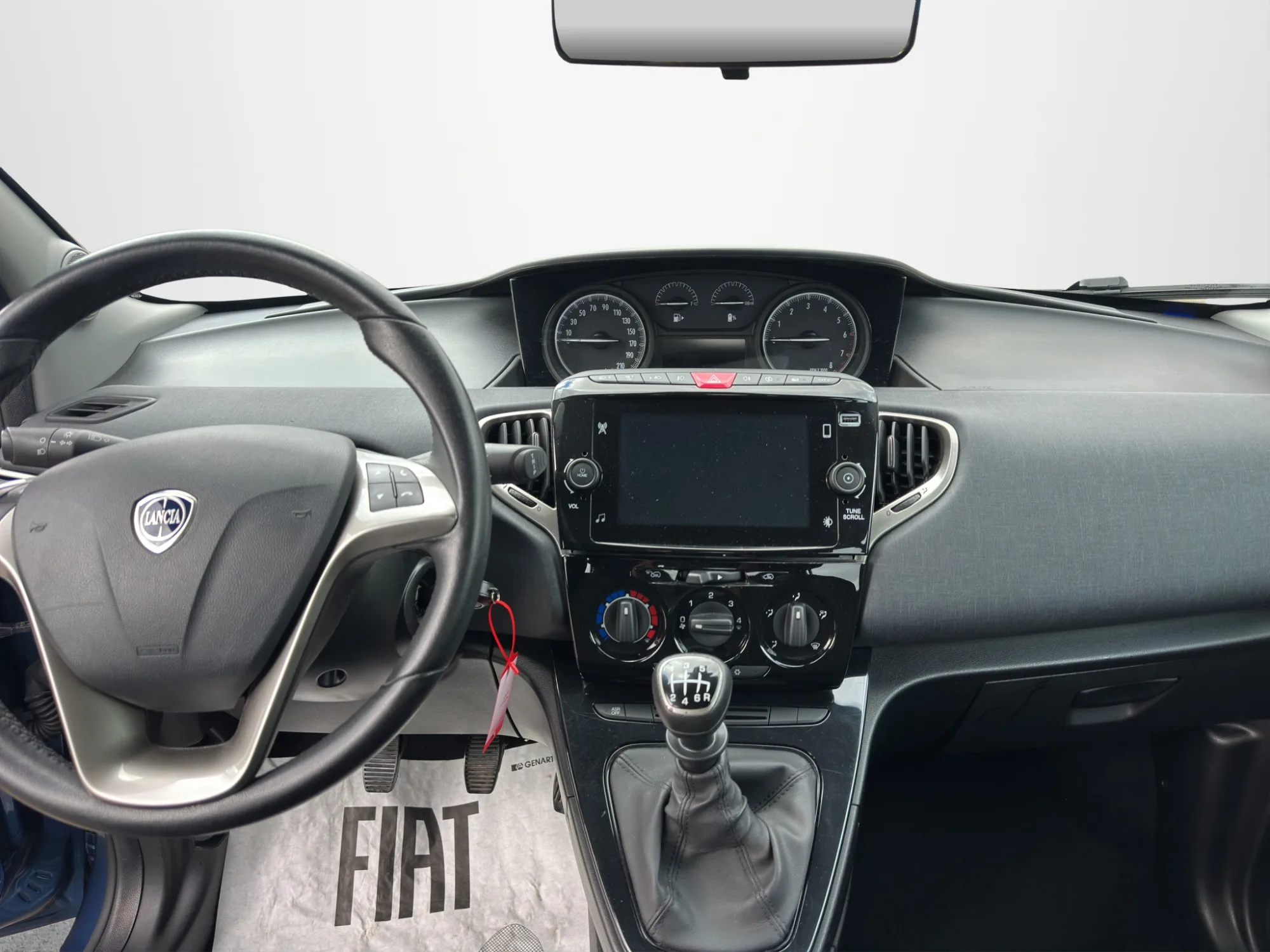 Lancia Ypsilon Oro 2023 — foto 14 di 22