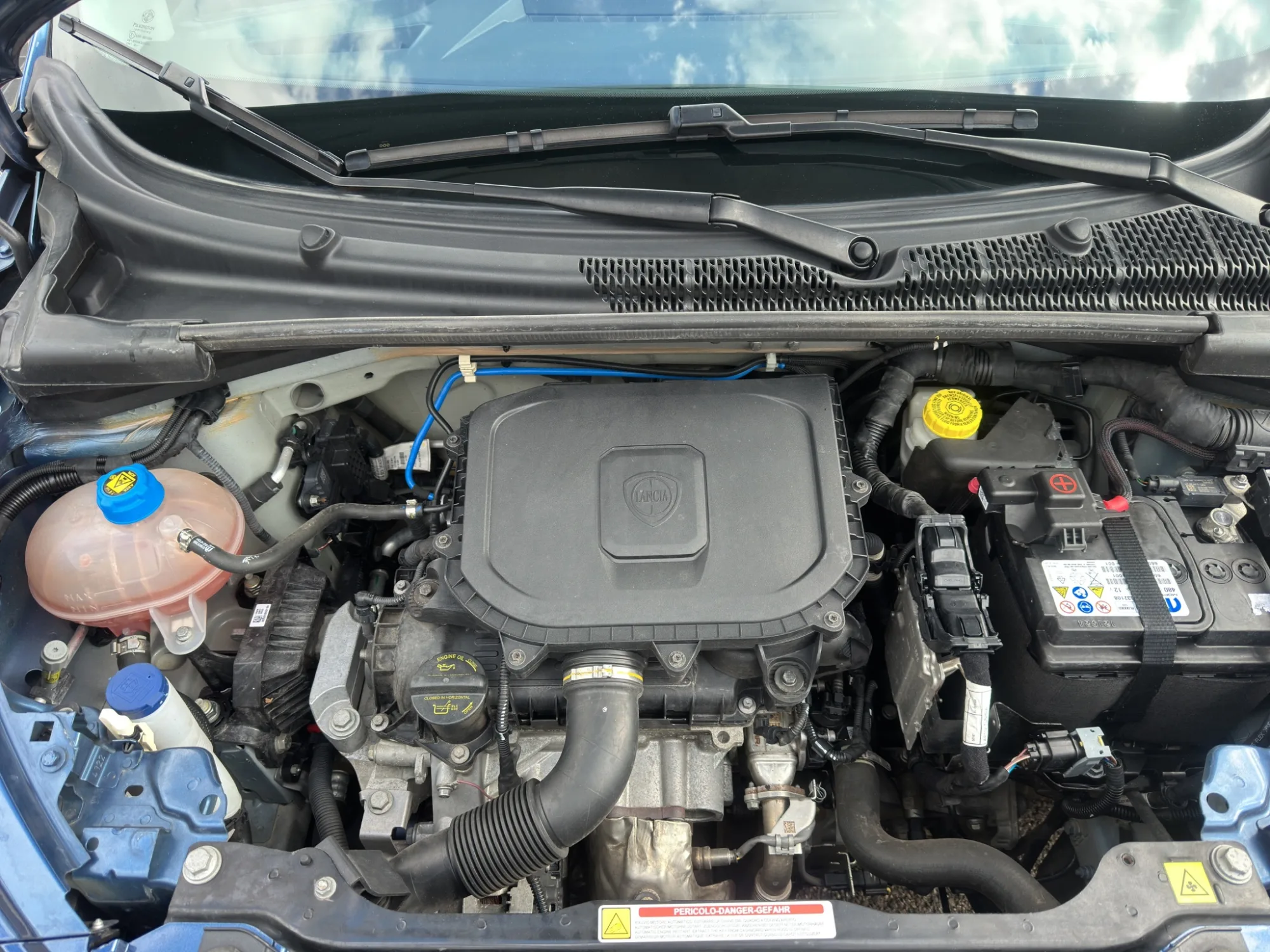 Lancia Ypsilon Oro 2023 — foto 21 di 22