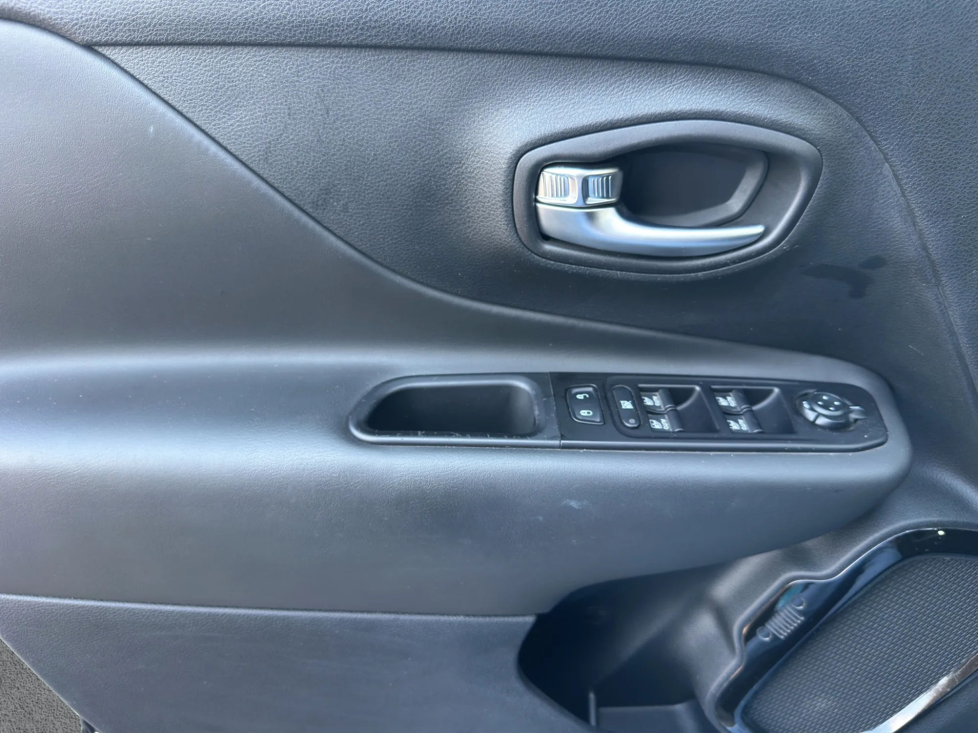 Jeep Renegade 1.0 T3 120 Cv Night Eagle 2020 — foto 12 di 20