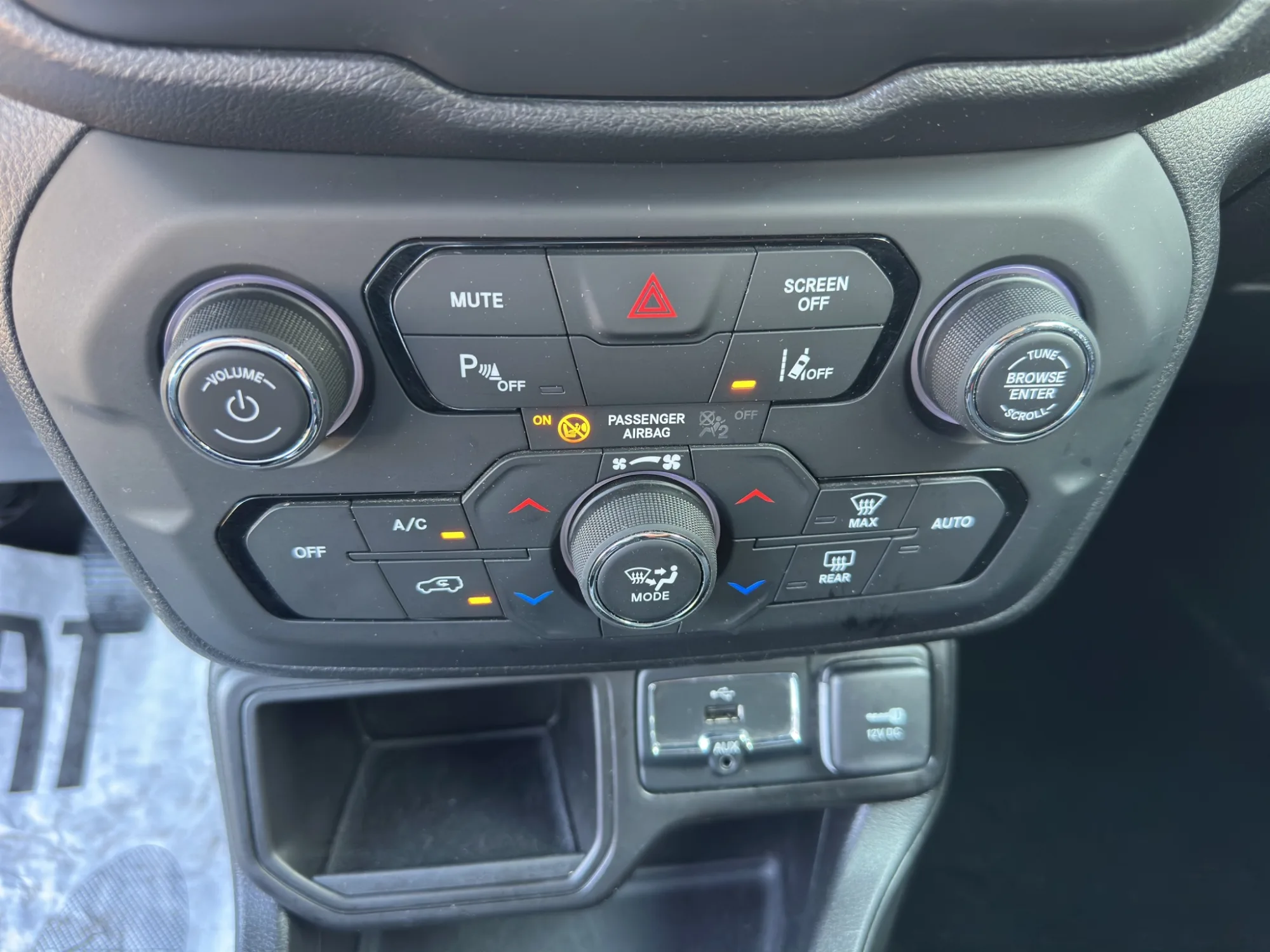 Jeep Renegade 1.0 T3 120 Cv Night Eagle 2020 — foto 16 di 20