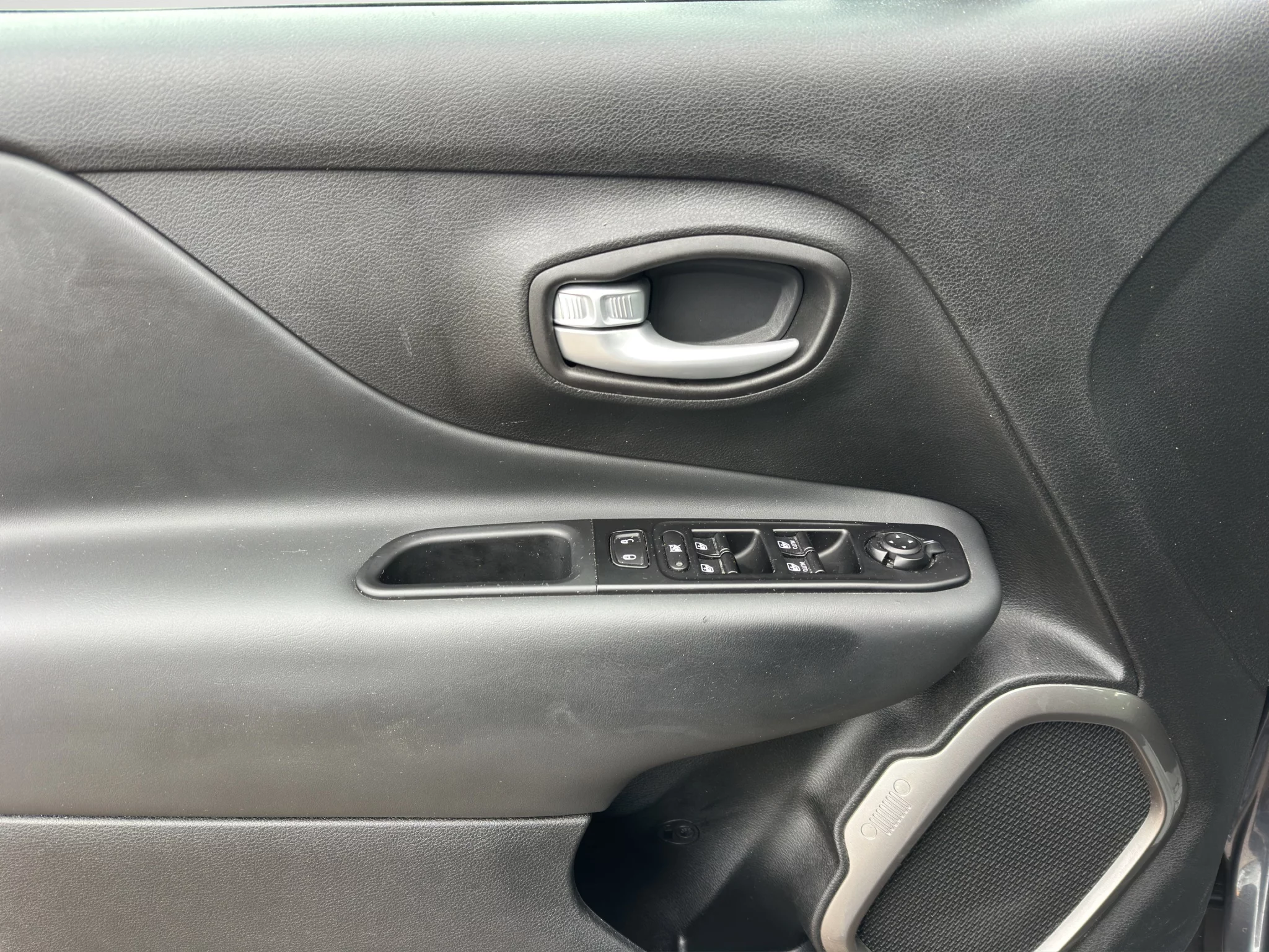 Jeep Renegade 1.6 MJT LIMITED 2023 — foto 12 di 19