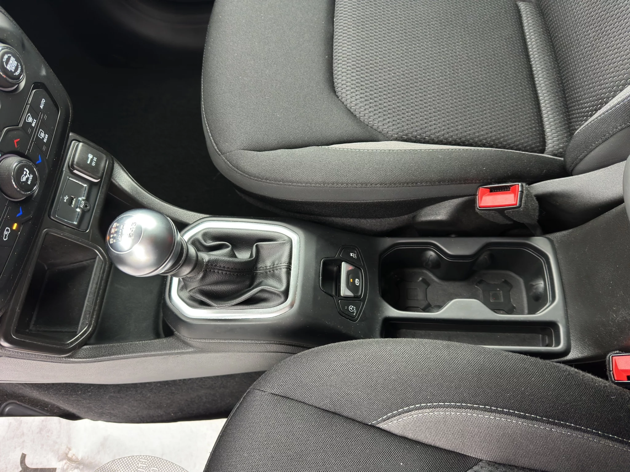 Jeep Renegade 1.6 MJT LIMITED 2023 — foto 17 di 19