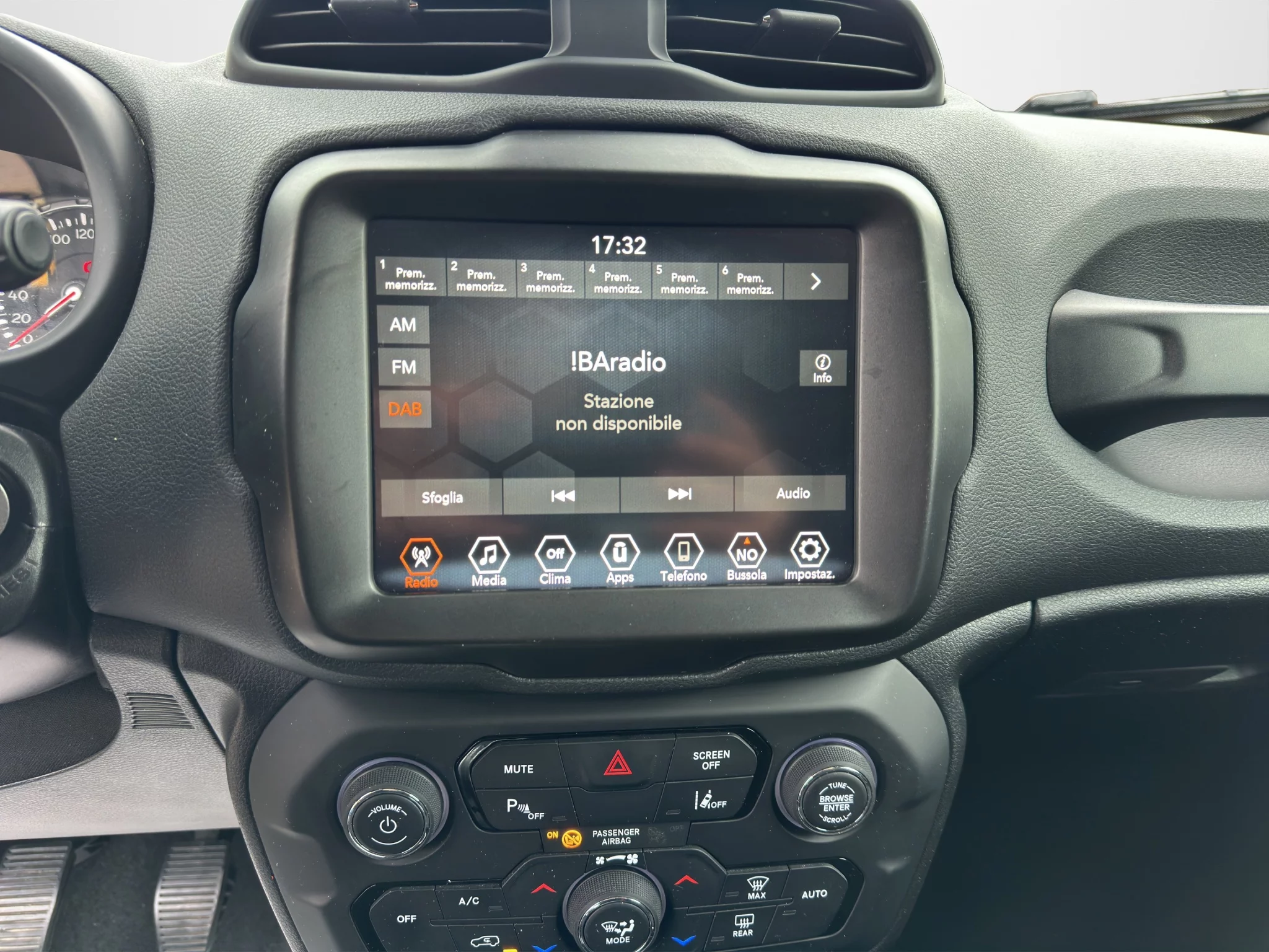 Jeep Renegade 1.6 MJT LIMITED 2023 — foto 15 di 19