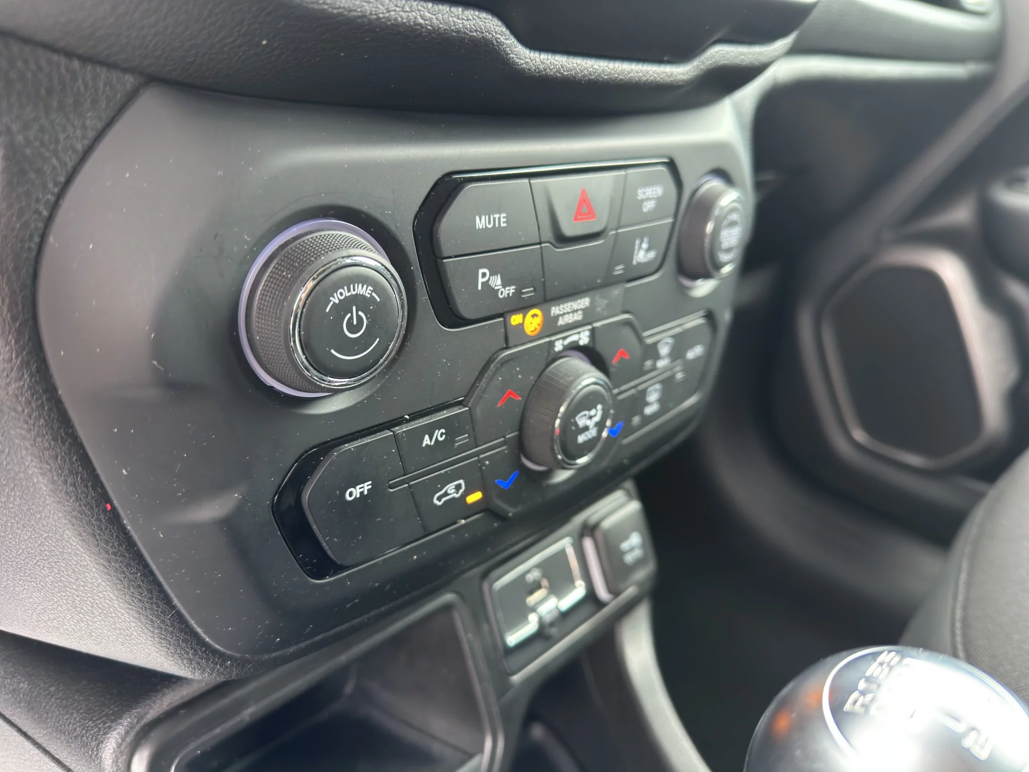 Jeep Renegade 1.6 MJT LIMITED 2023 — foto 16 di 19