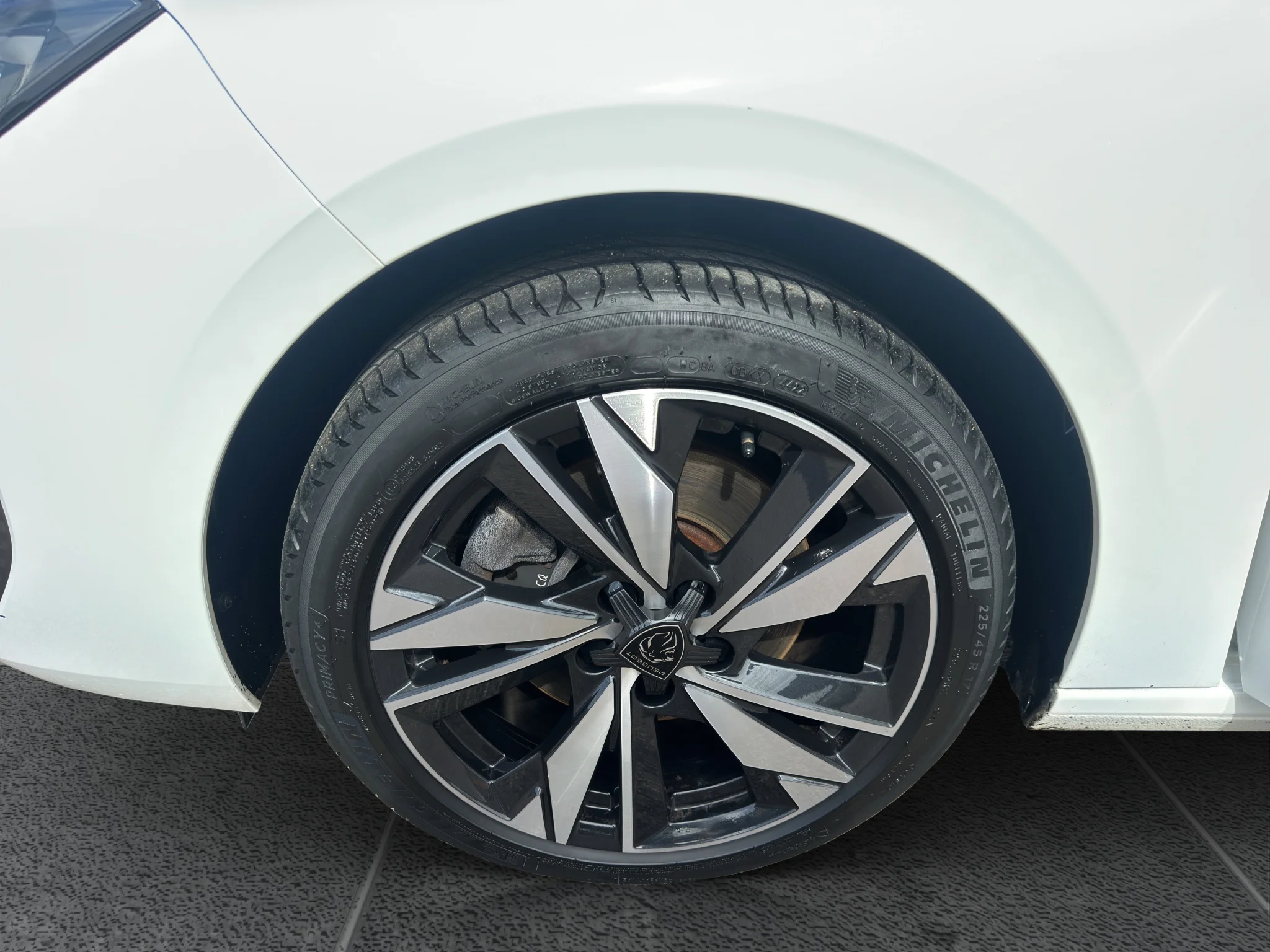 Peugeot 308 1.5 BLUEHDI EAT8 ALLURE 2022 — foto 19 di 20