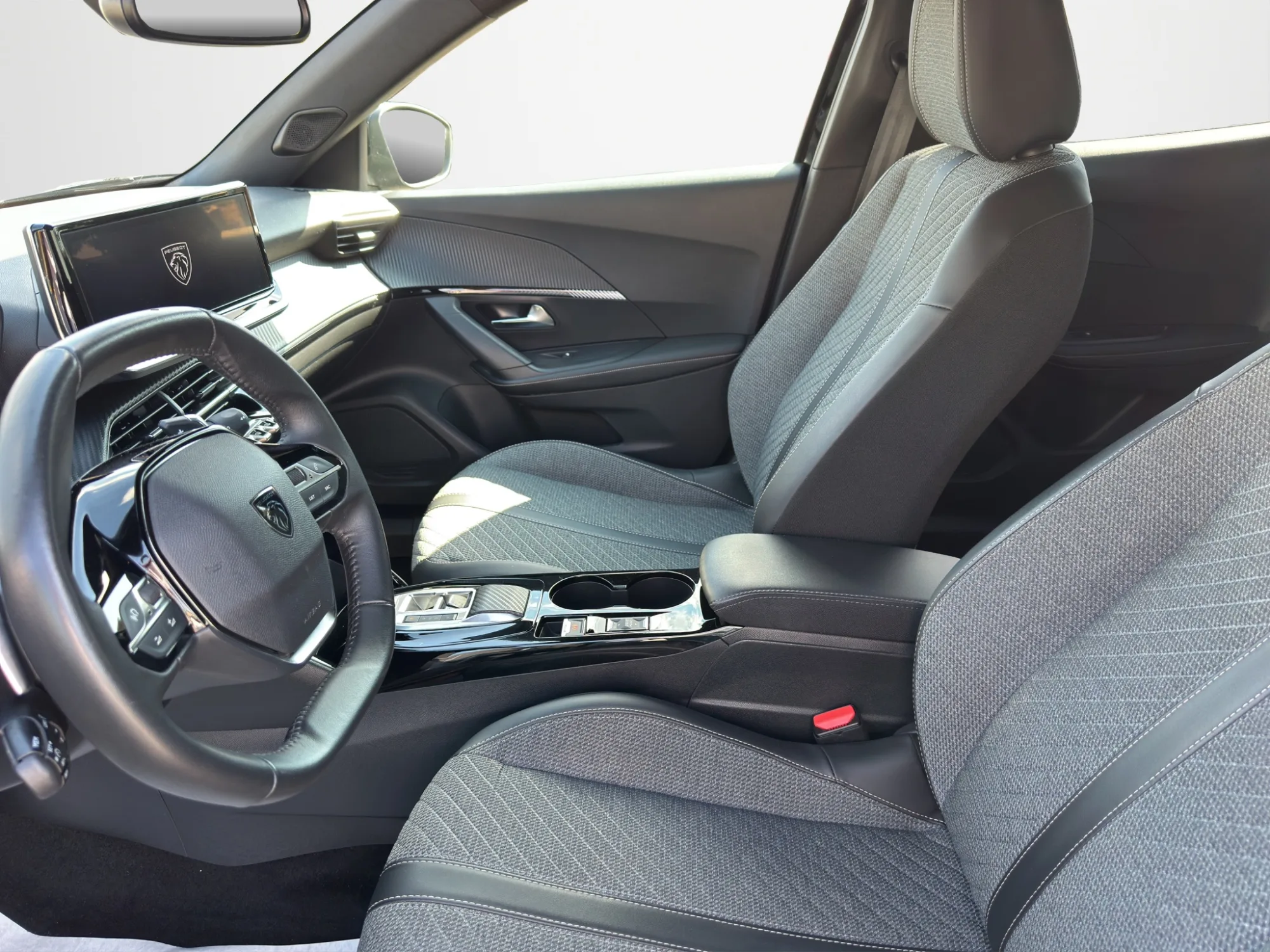 Peugeot 2008 1.5 130 Cv. EAT8 Allure 2023 — foto 9 di 22