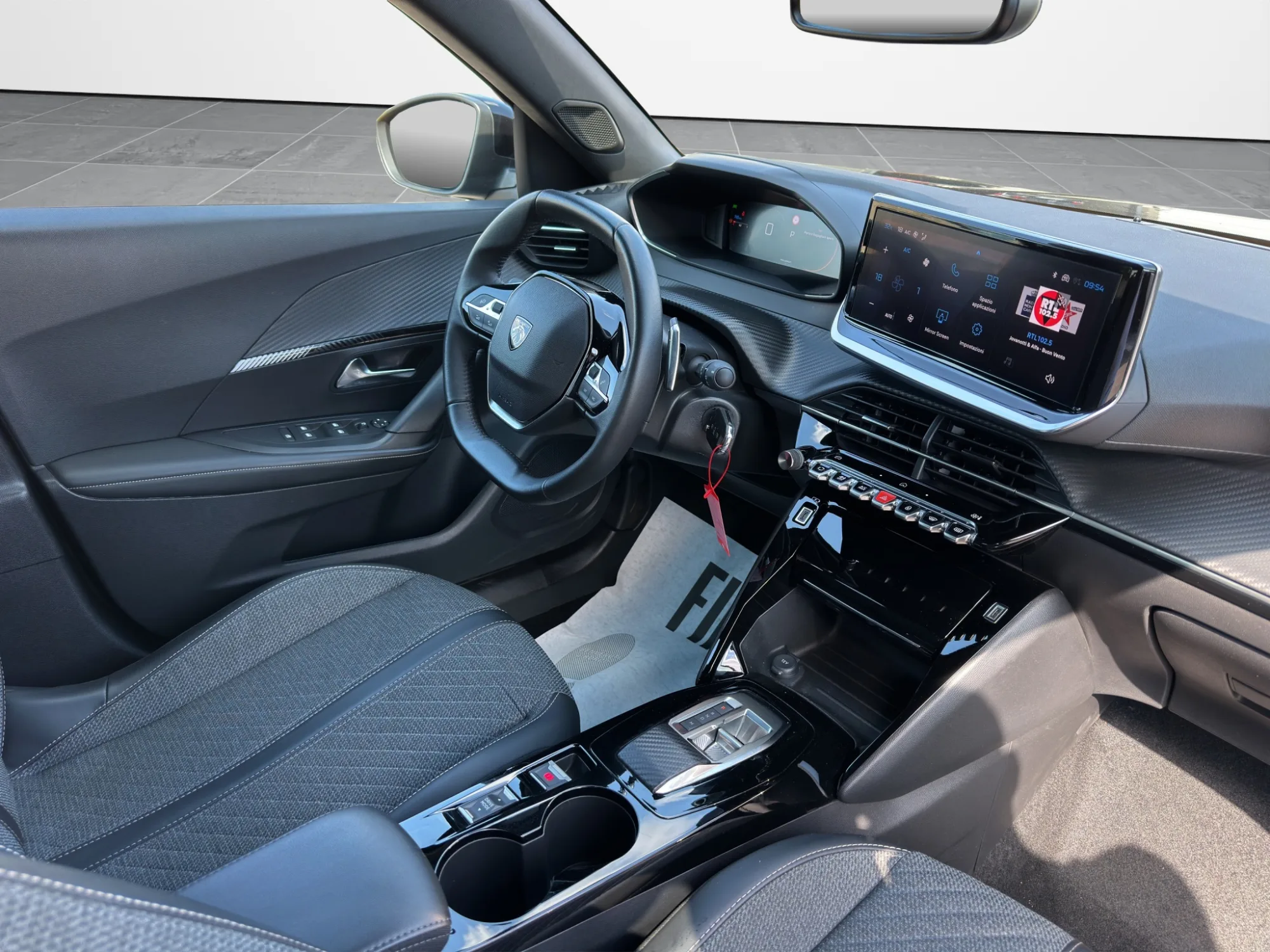 Peugeot 2008 1.5 130 Cv. EAT8 Allure 2023 — foto 18 di 22