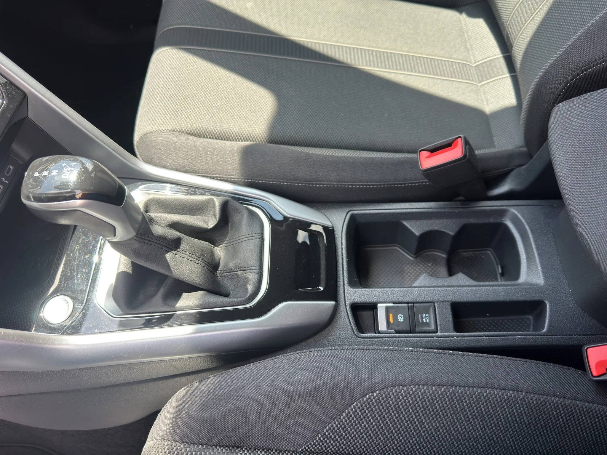 Volkswagen T-Roc 1.5 TSI DSG SPORT 2024 — foto 17 di 22