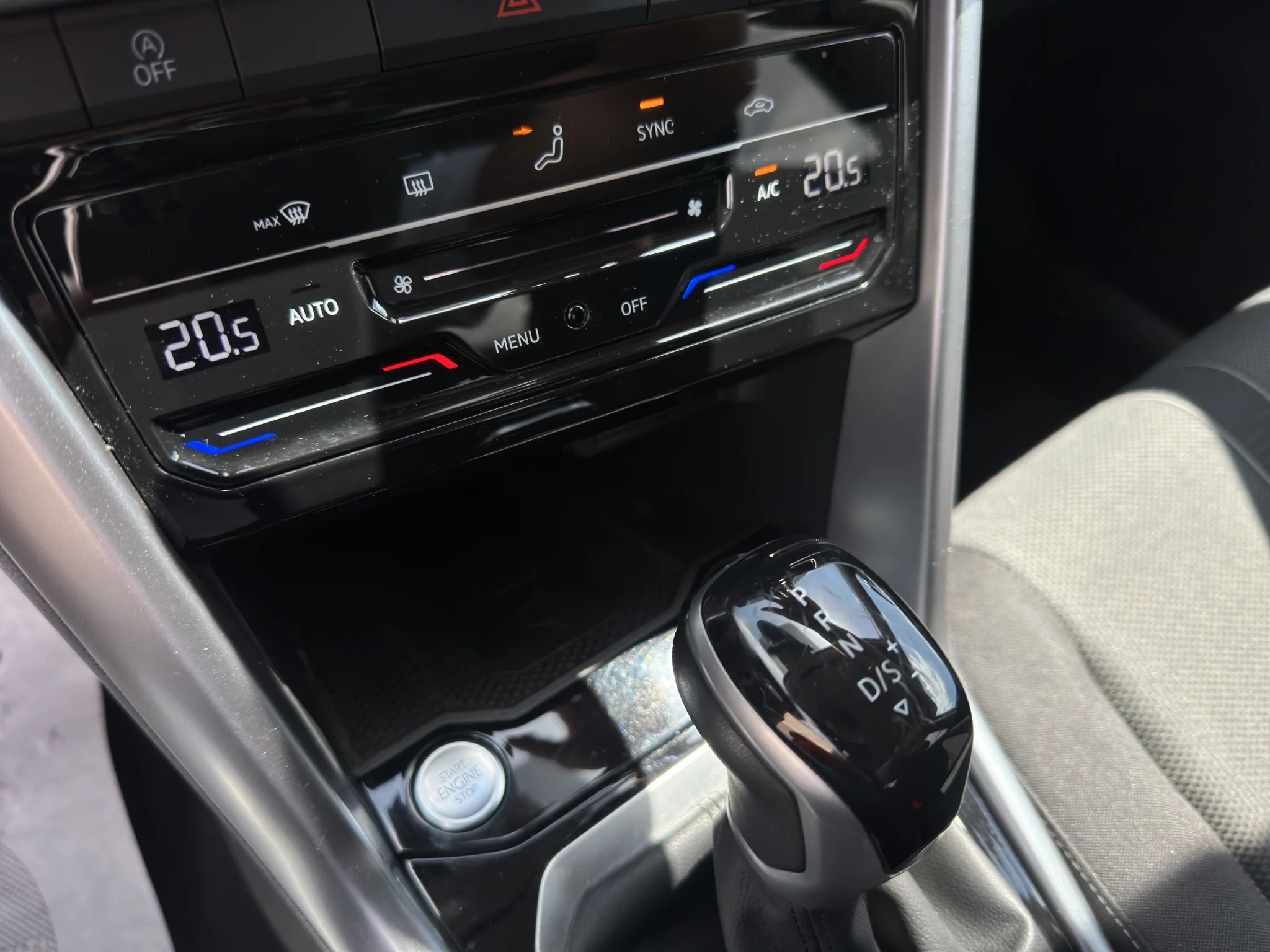 Volkswagen T-Roc 1.5 TSI DSG SPORT 2024 — foto 18 di 22