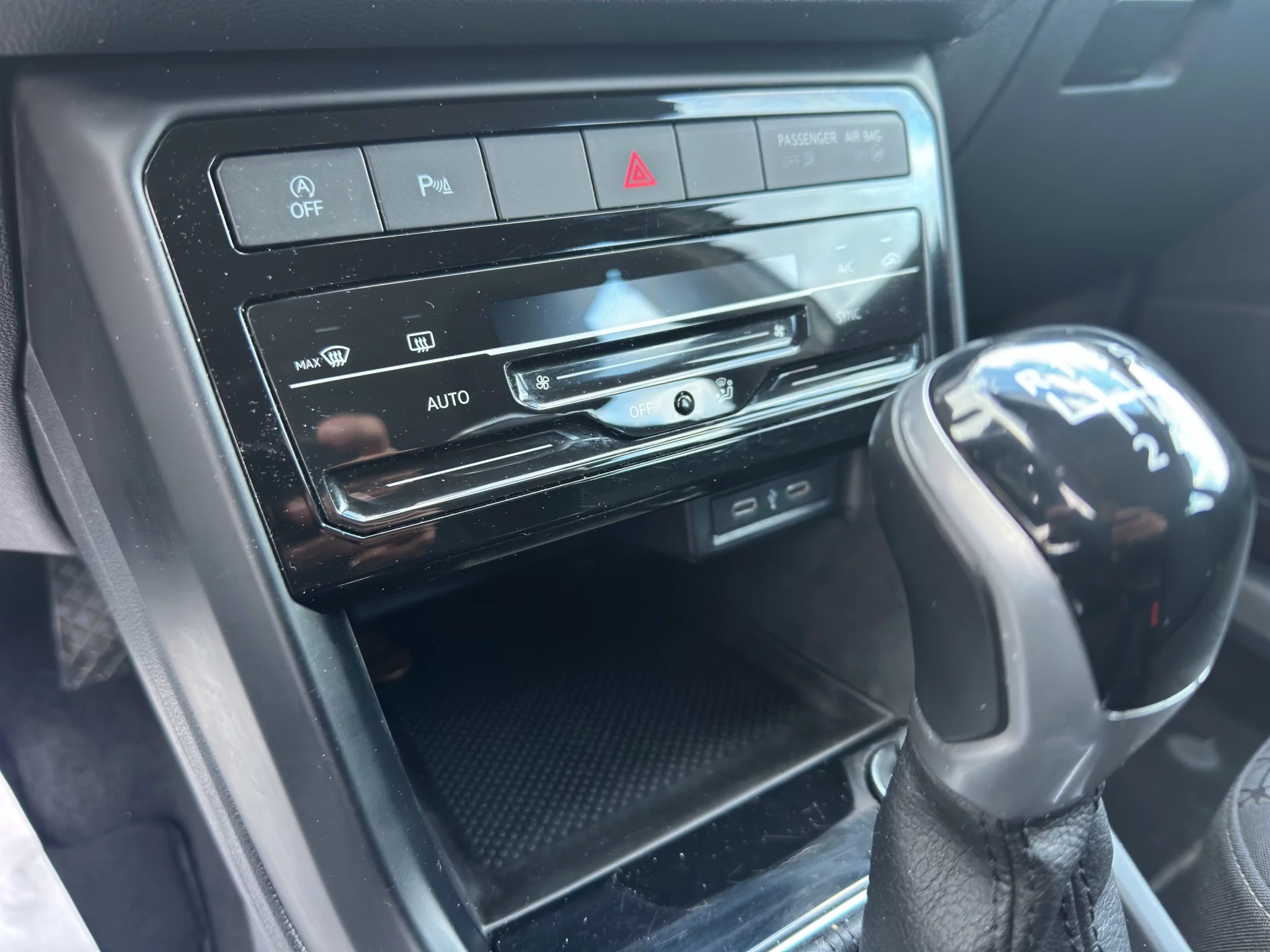Volkswagen T-Cross 1.0 STYLE 2022 — foto 16 di 21