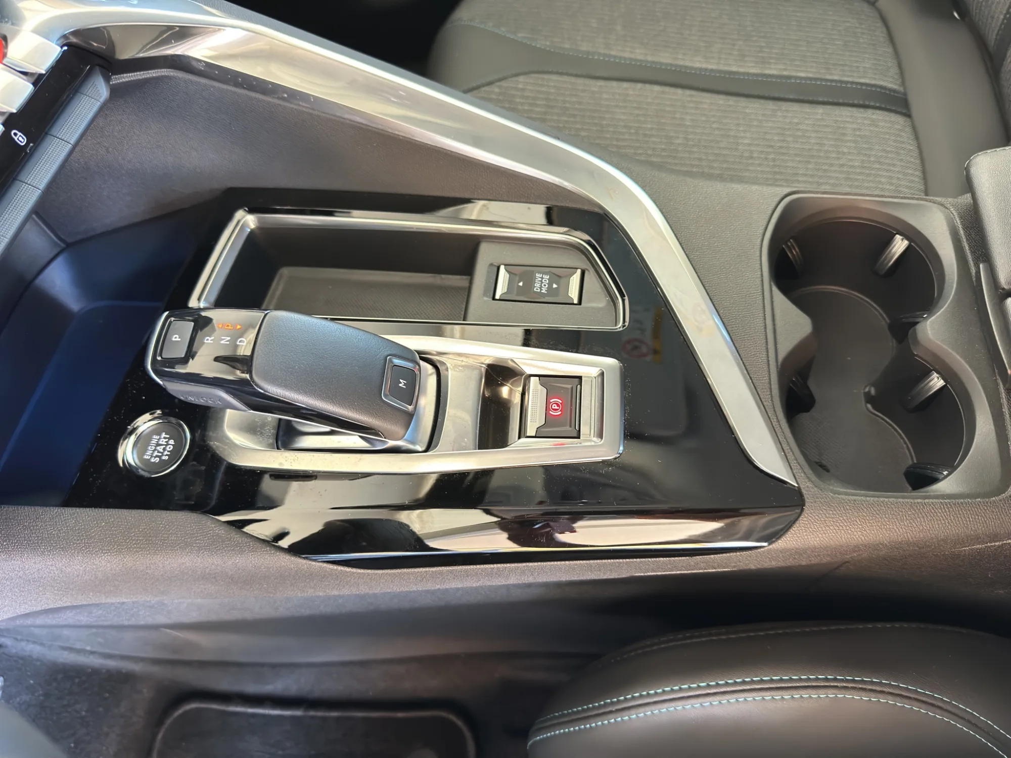 Peugeot 3008 Allure 2023 — foto 17 di 22