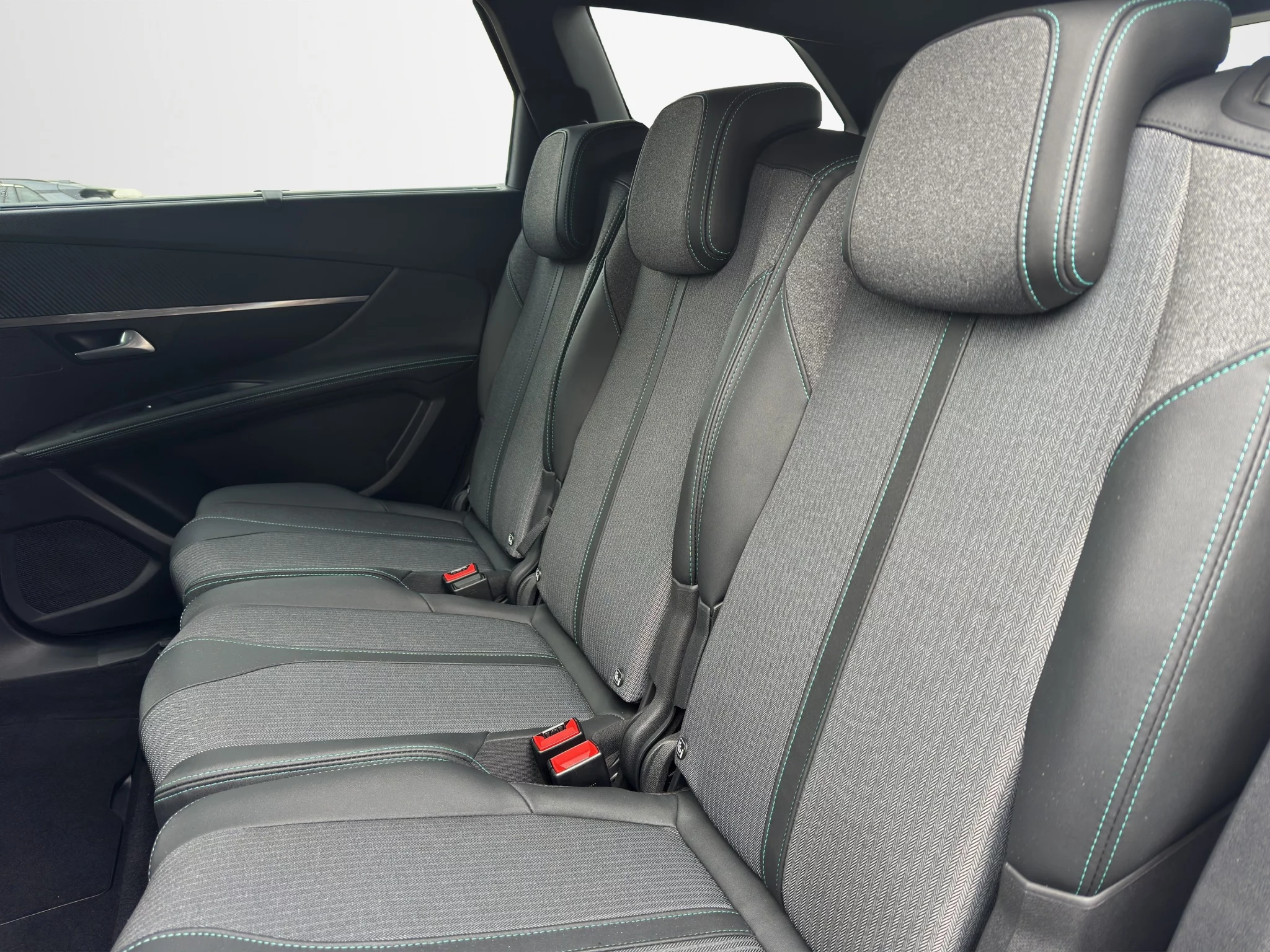 Peugeot 5008 HYBRID E-DCS6 ALLURE PACK 2024 — foto 12 di 21