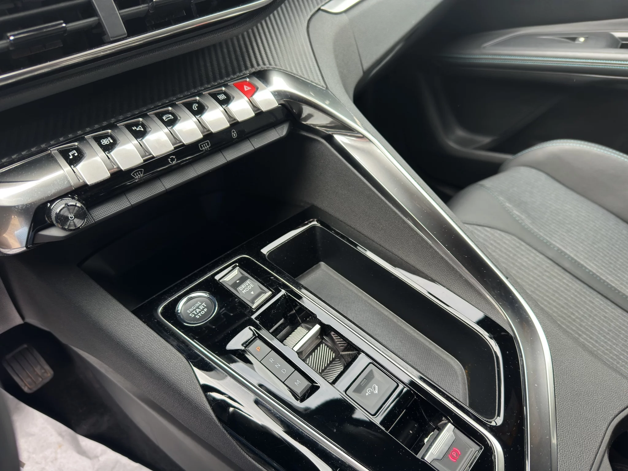 Peugeot 5008 HYBRID E-DCS6 ALLURE PACK 2024 — foto 15 di 21