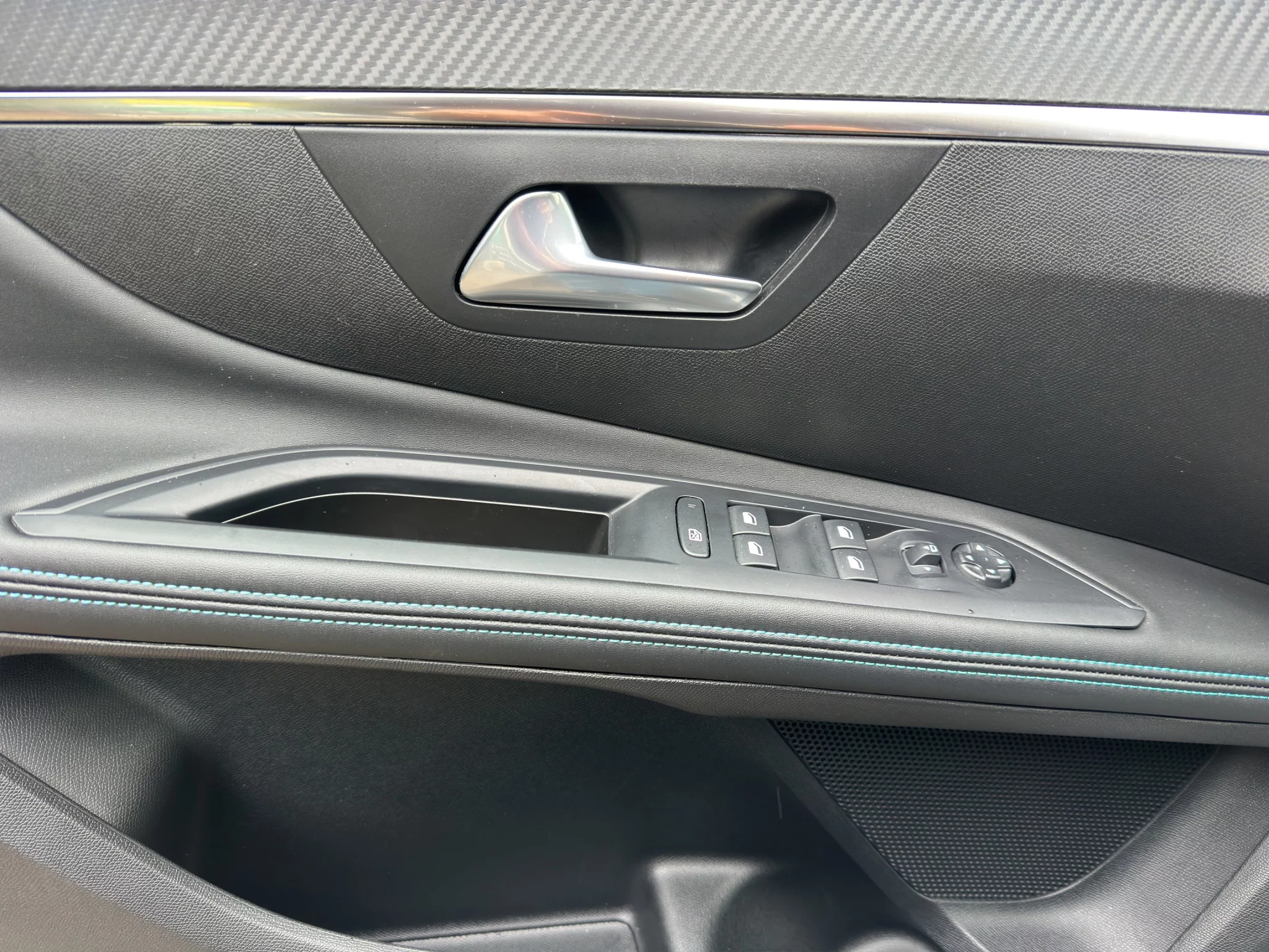 Peugeot 5008 HYBRID E-DCS6 ALLURE PACK 2024 — foto 11 di 21