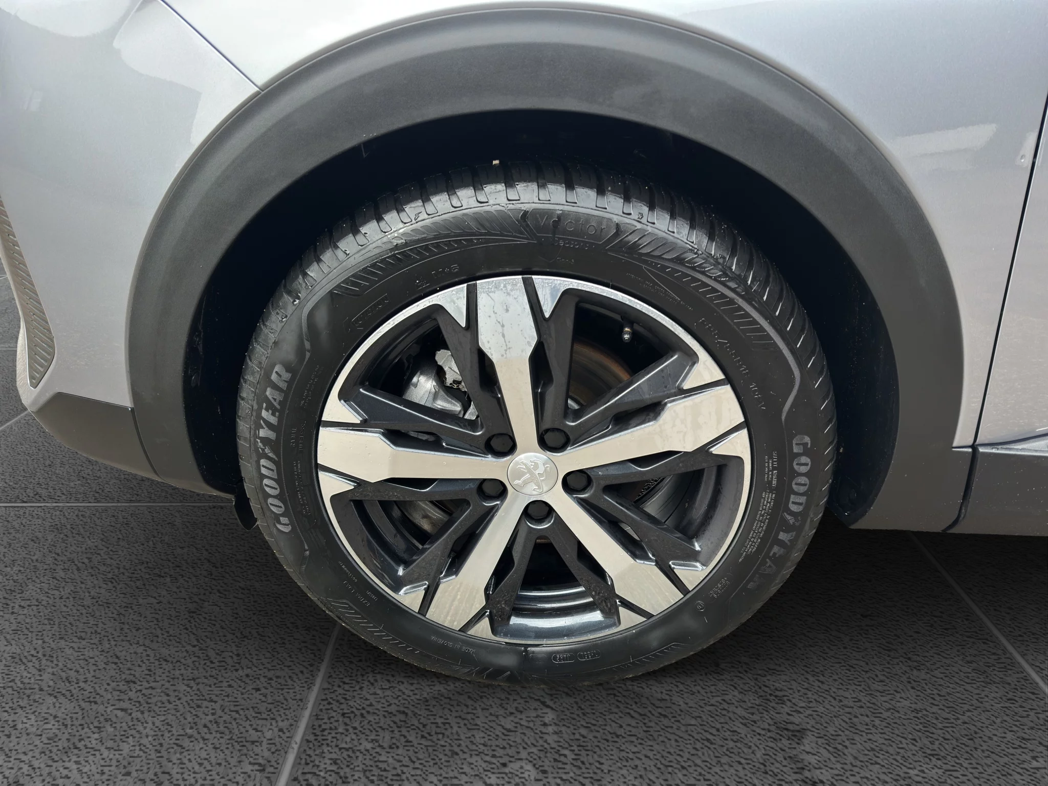 Peugeot 5008 HYBRID E-DCS6 ALLURE PACK 2024 — foto 20 di 21