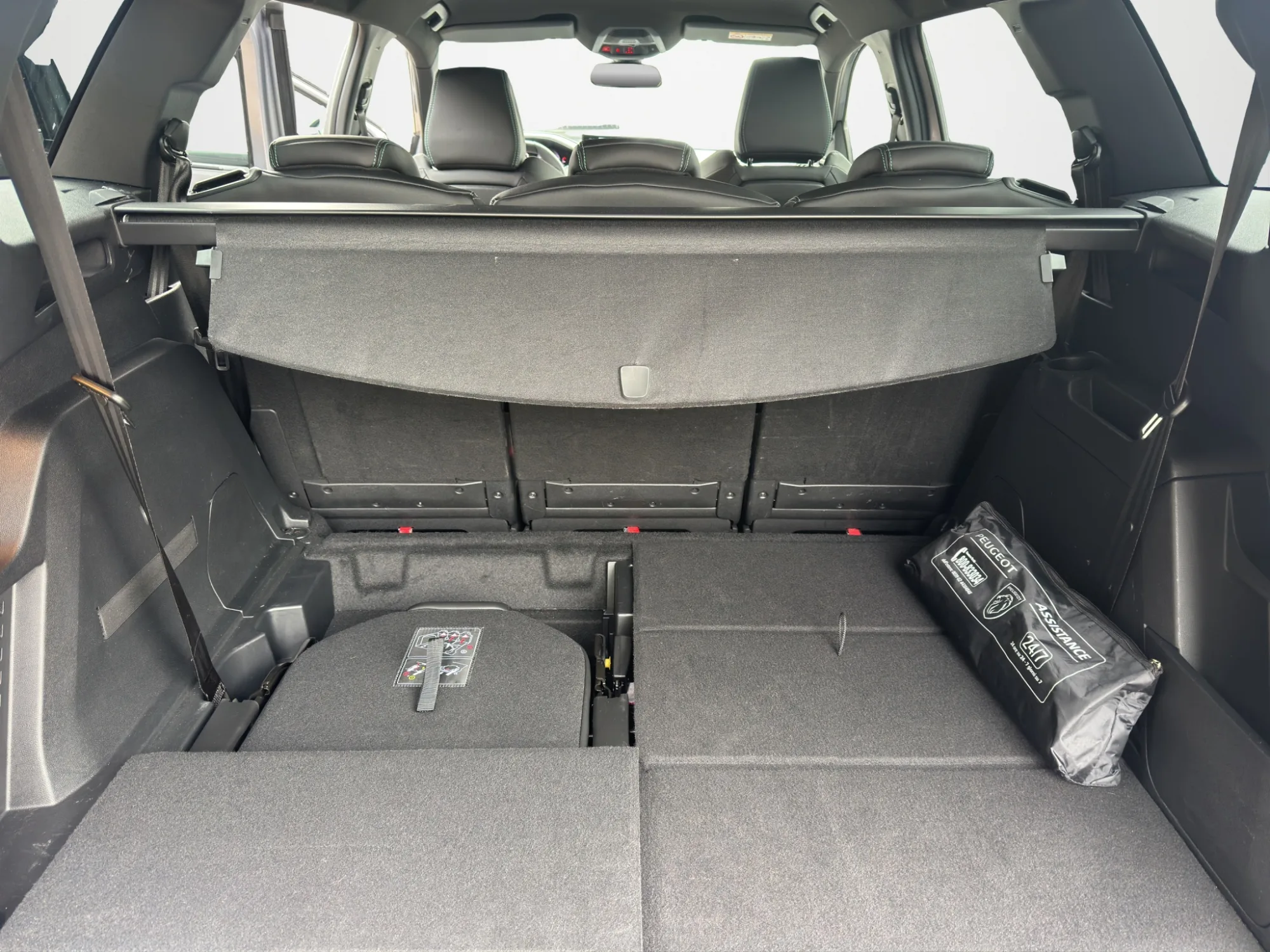 Peugeot 5008 HYBRID E-DCS6 ALLURE PACK 2024 — foto 19 di 21