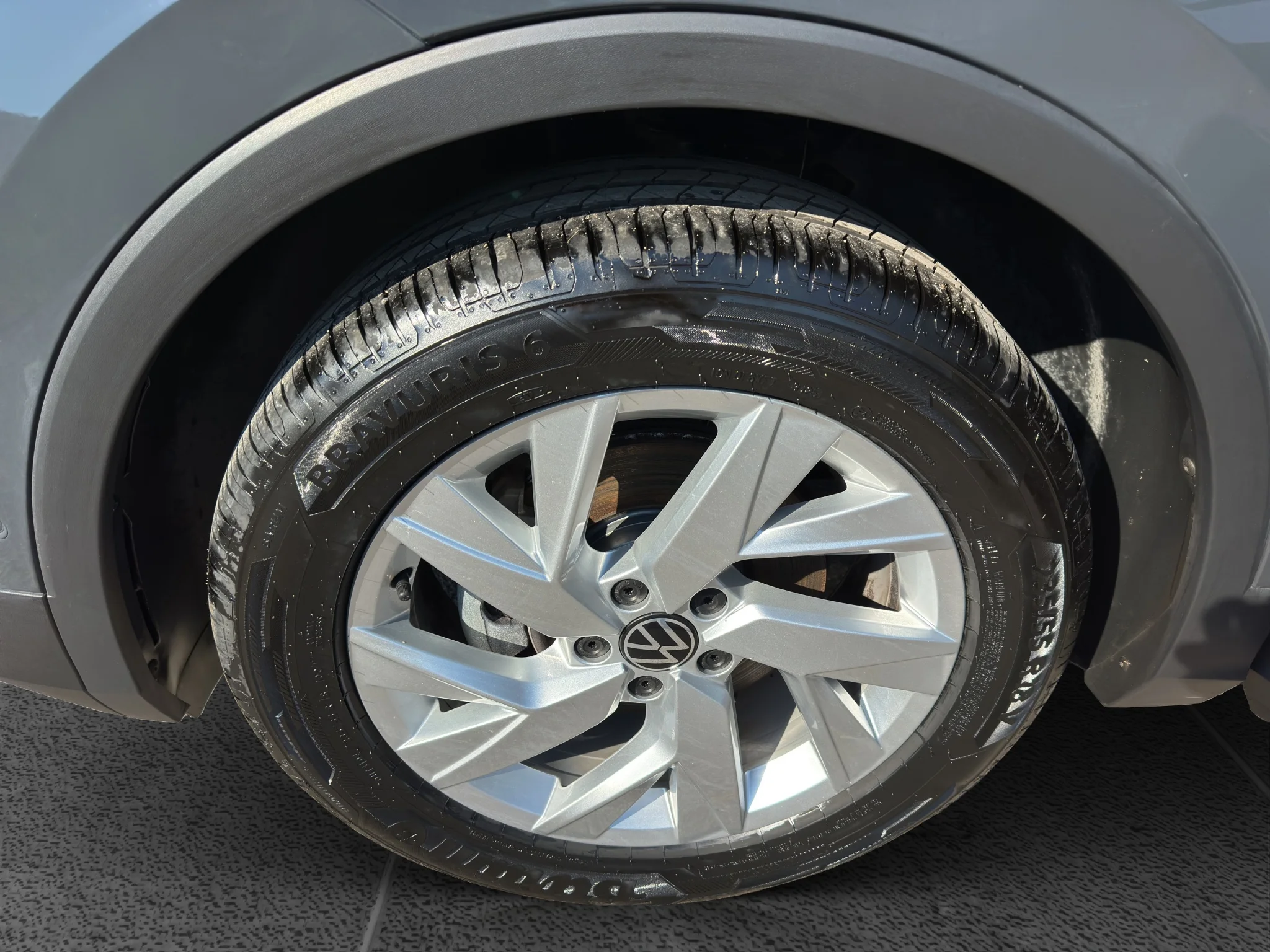 Volkswagen Tiguan 2.0 TDI LIFE 2023 — foto 20 di 20