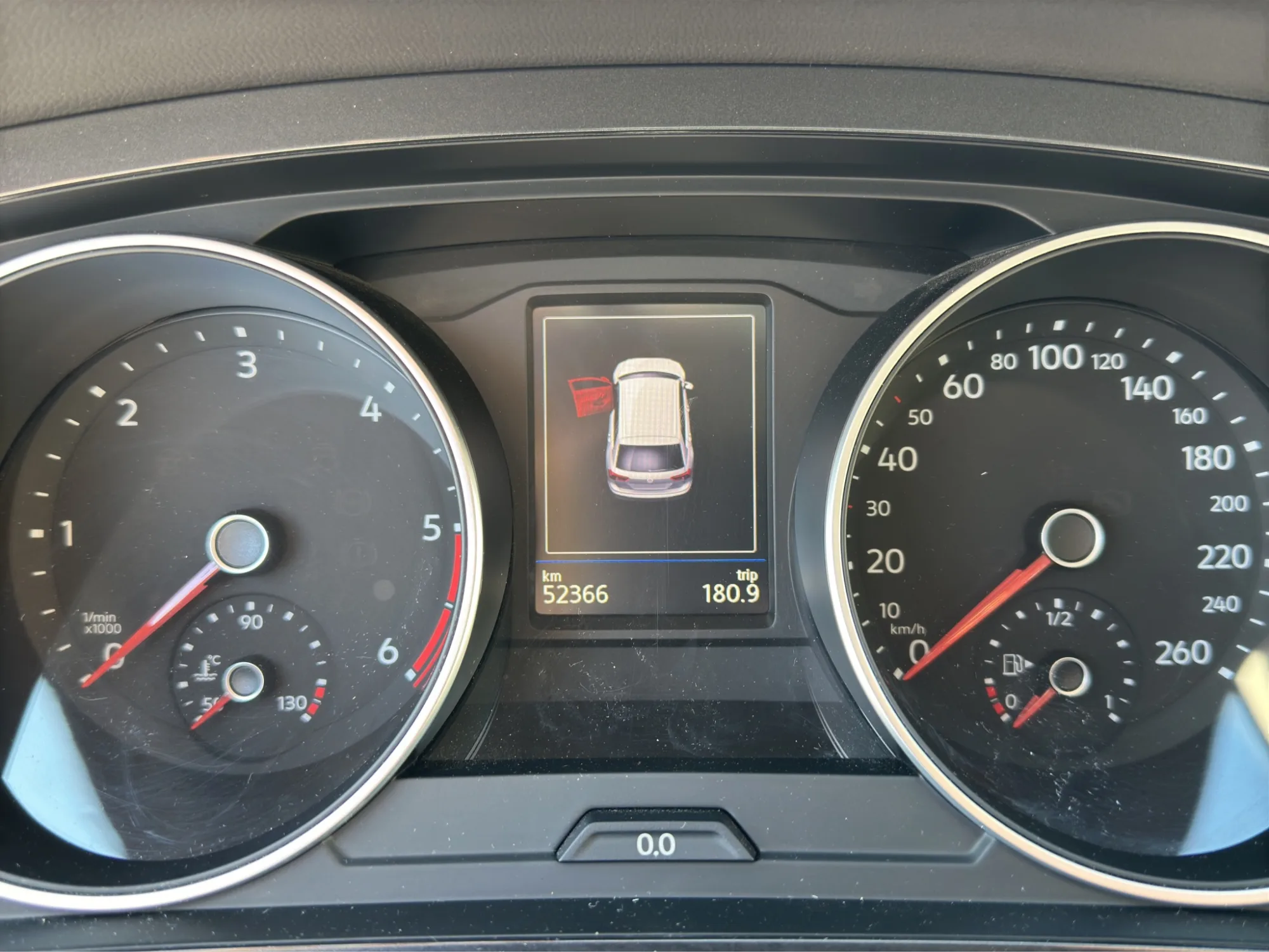Volkswagen Tiguan 2.0 TDI LIFE 2023 — foto 11 di 20