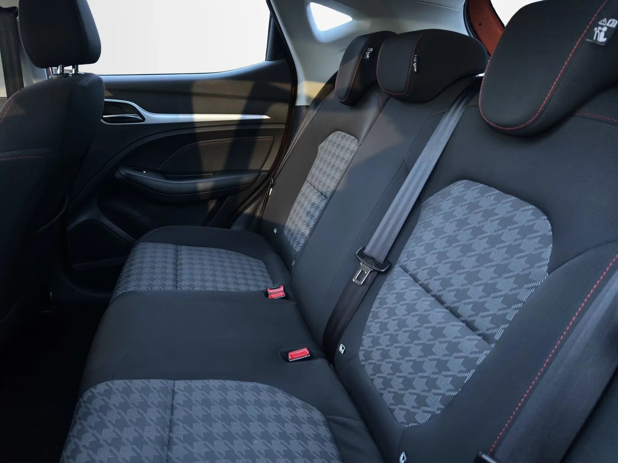 MG ZS 1.5 VTI-TECH LUXURY 2023 — foto 13 di 20