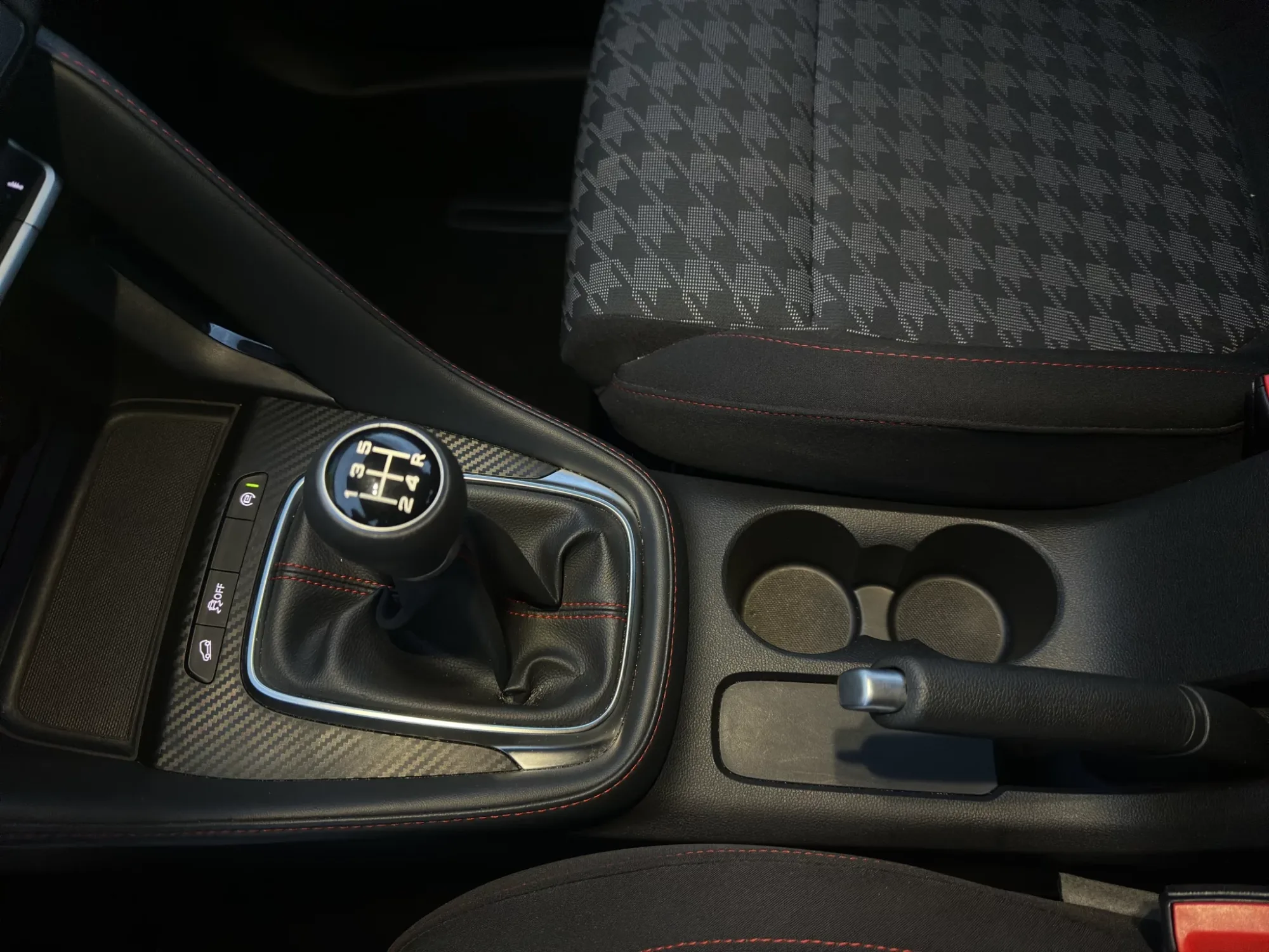 MG ZS 1.5 VTI-TECH LUXURY 2023 — foto 17 di 20