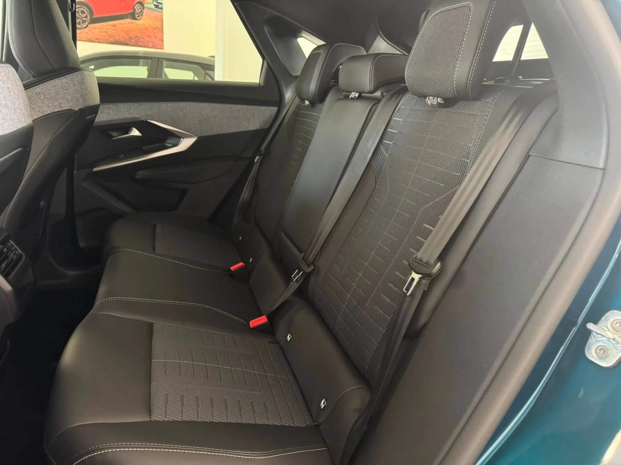 Peugeot 3008 GT Hybrid E-DCS6 2026 — foto 13 di 17
