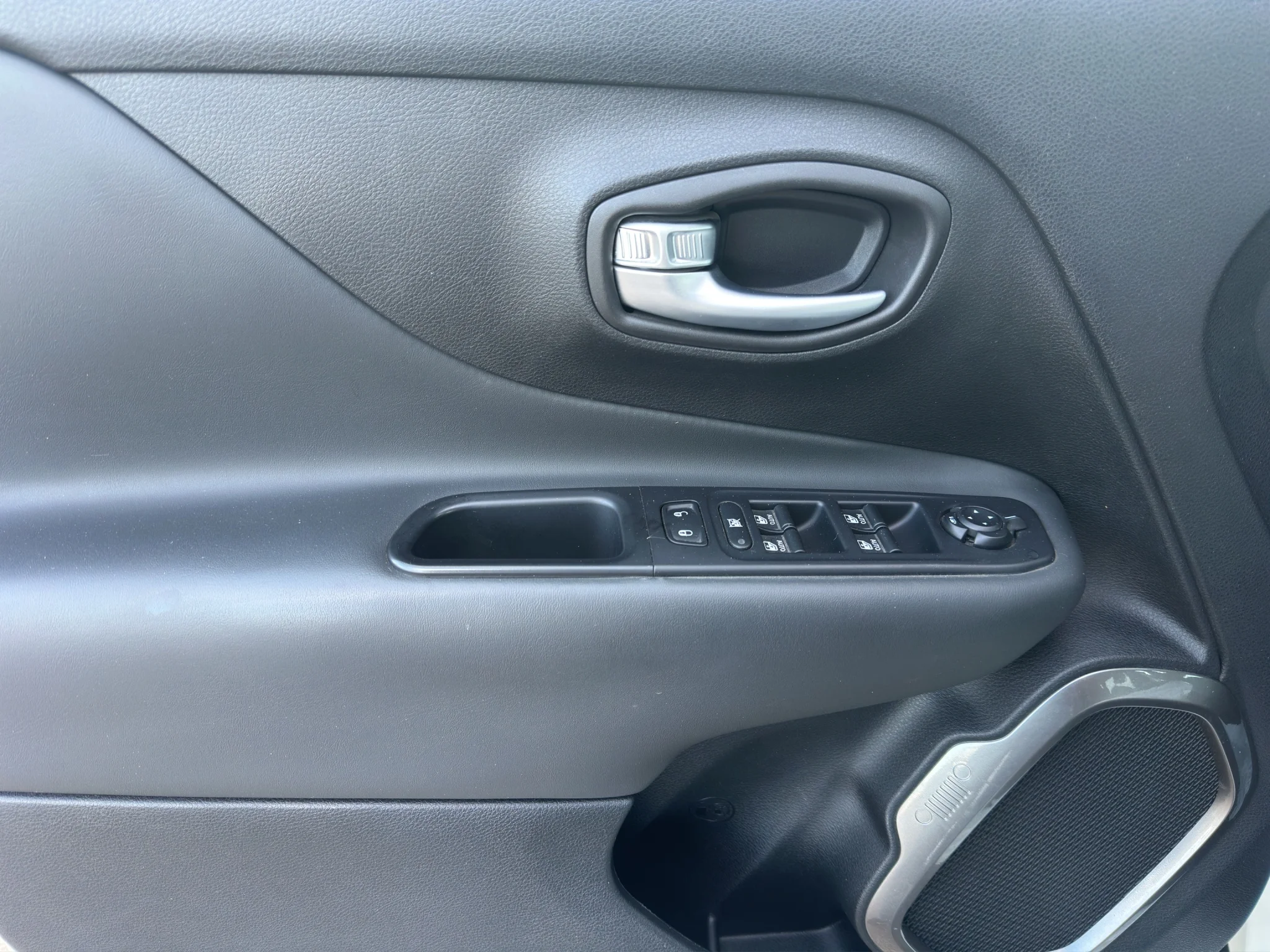 Jeep Renegade 1.3 T4 DDCT LIMITED 2020 — foto 12 di 21