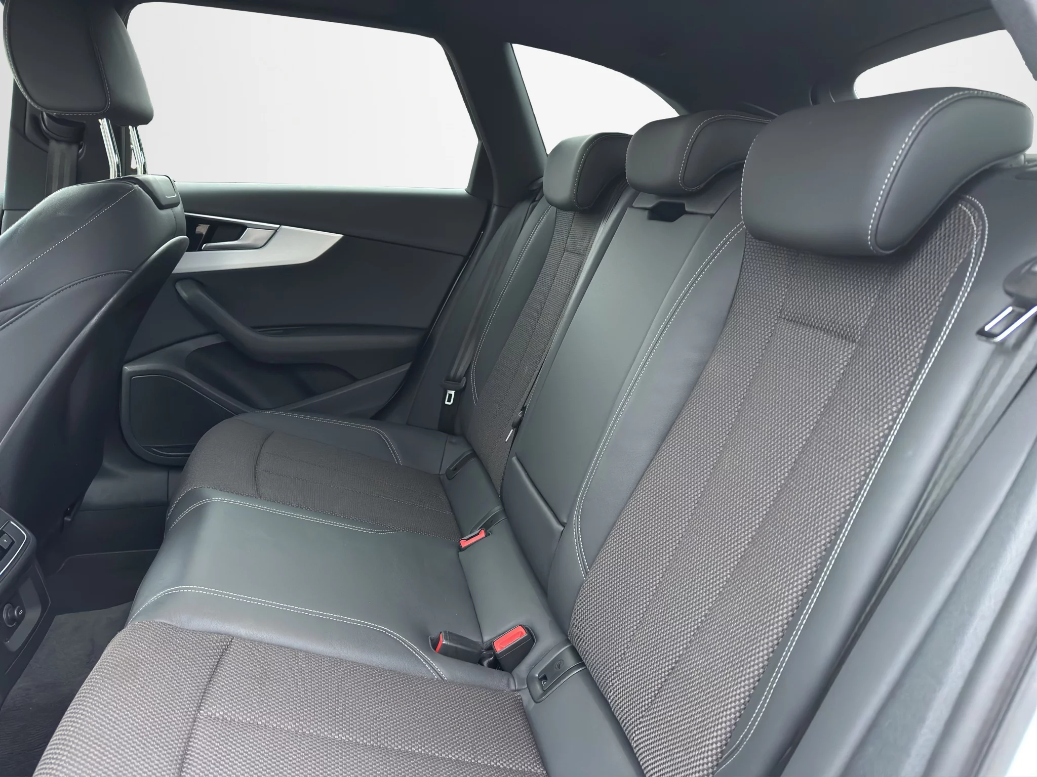 Audi A4 Avant 40 TDI 2.0 MHEV QUATTRO S LINE S-TRONIC 2024 — foto 13 di 23
