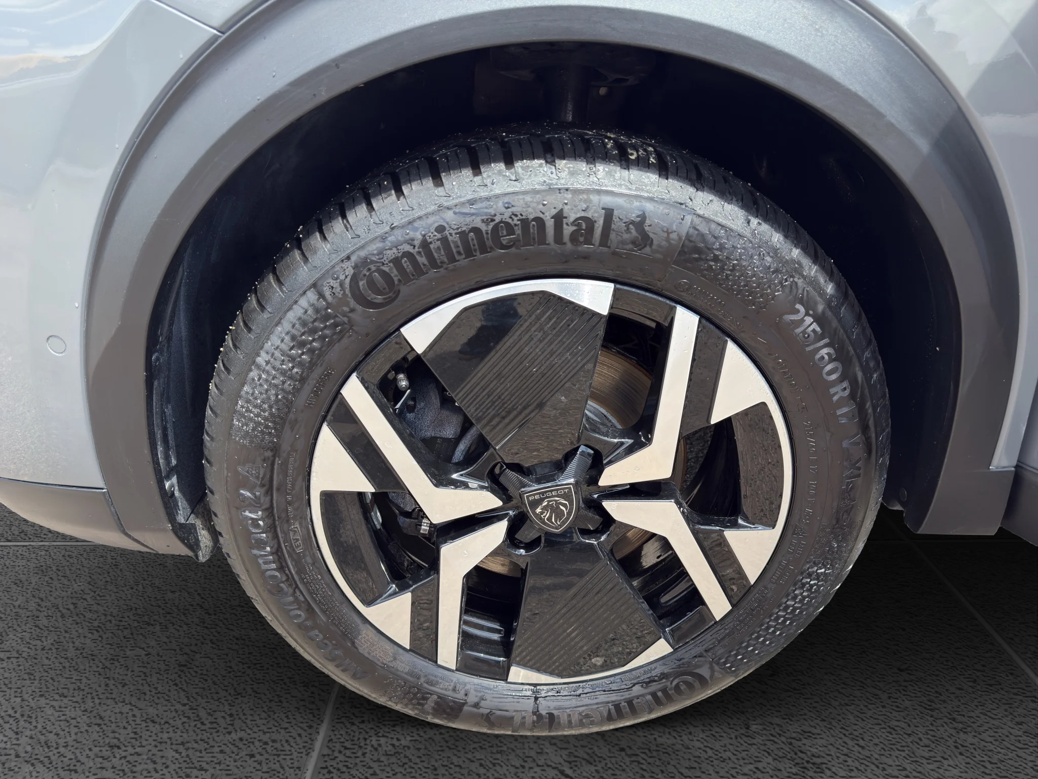 Peugeot 2008 BLUEHDI 1.5 EAT8 ALLURE 2023 — foto 19 di 21