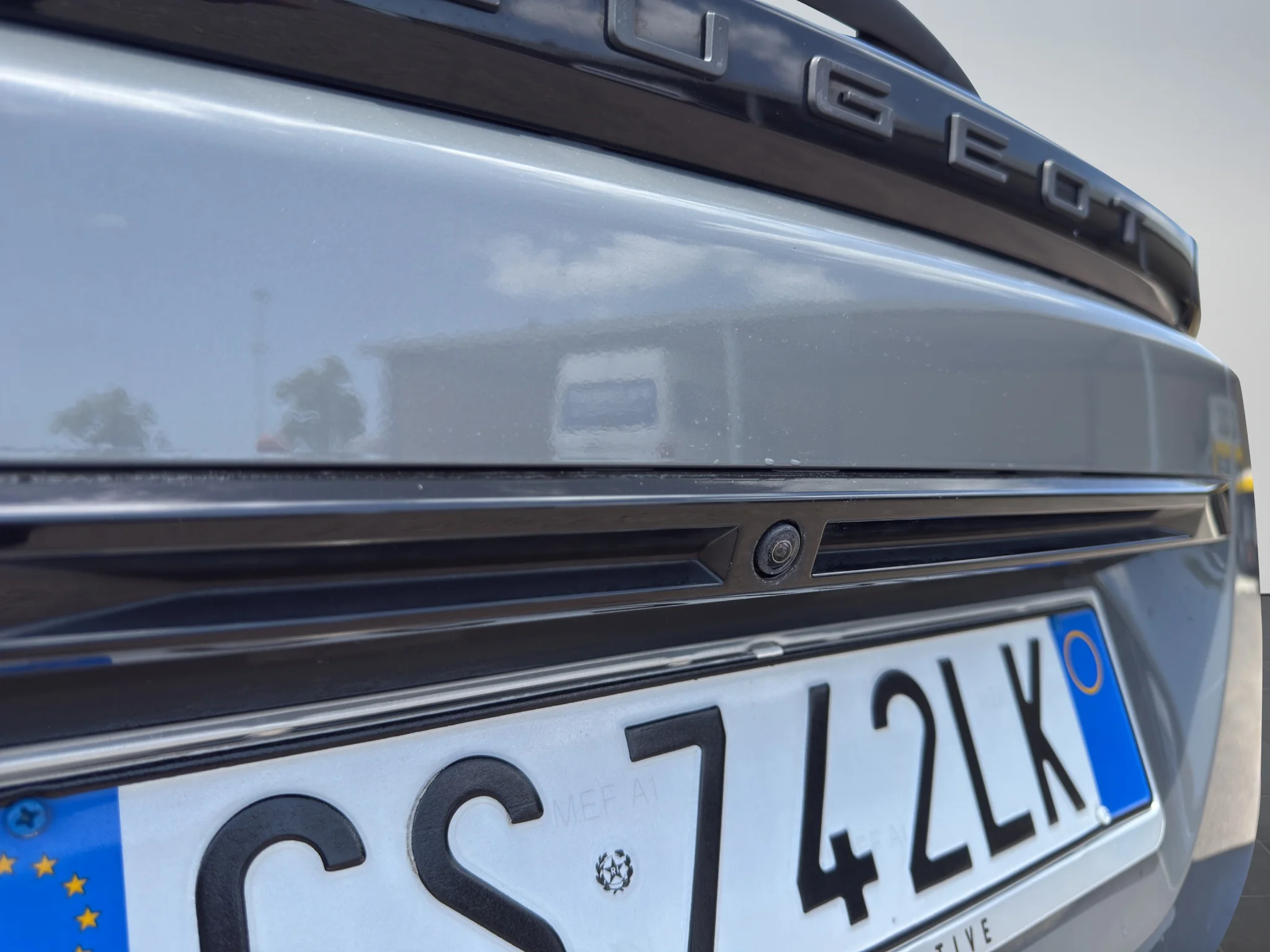 Peugeot 2008 BLUEHDI 1.5 EAT8 ALLURE 2023 — foto 21 di 21