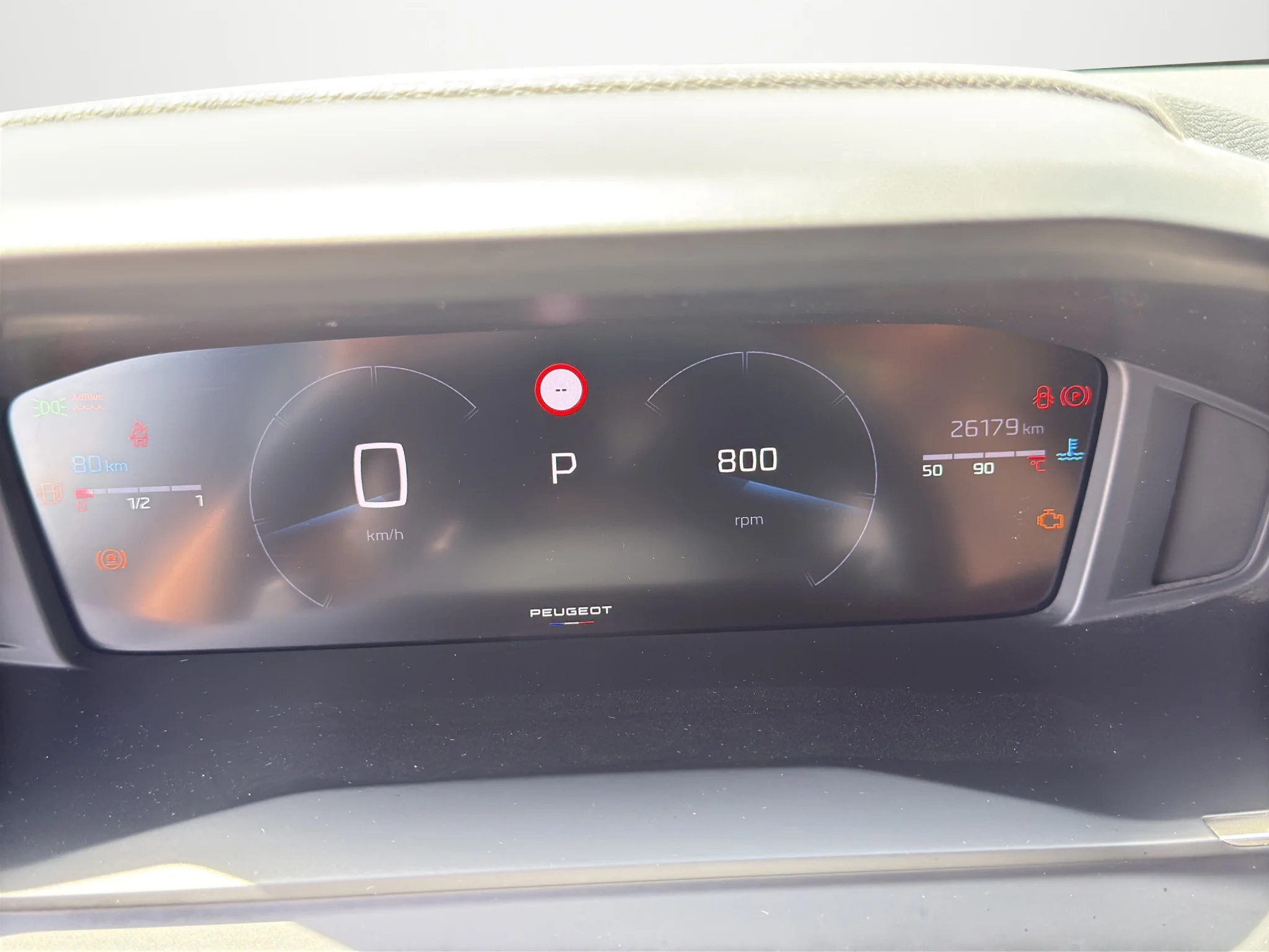 Peugeot 2008 BLUEHDI 1.5 EAT8 ALLURE 2023 — foto 11 di 21