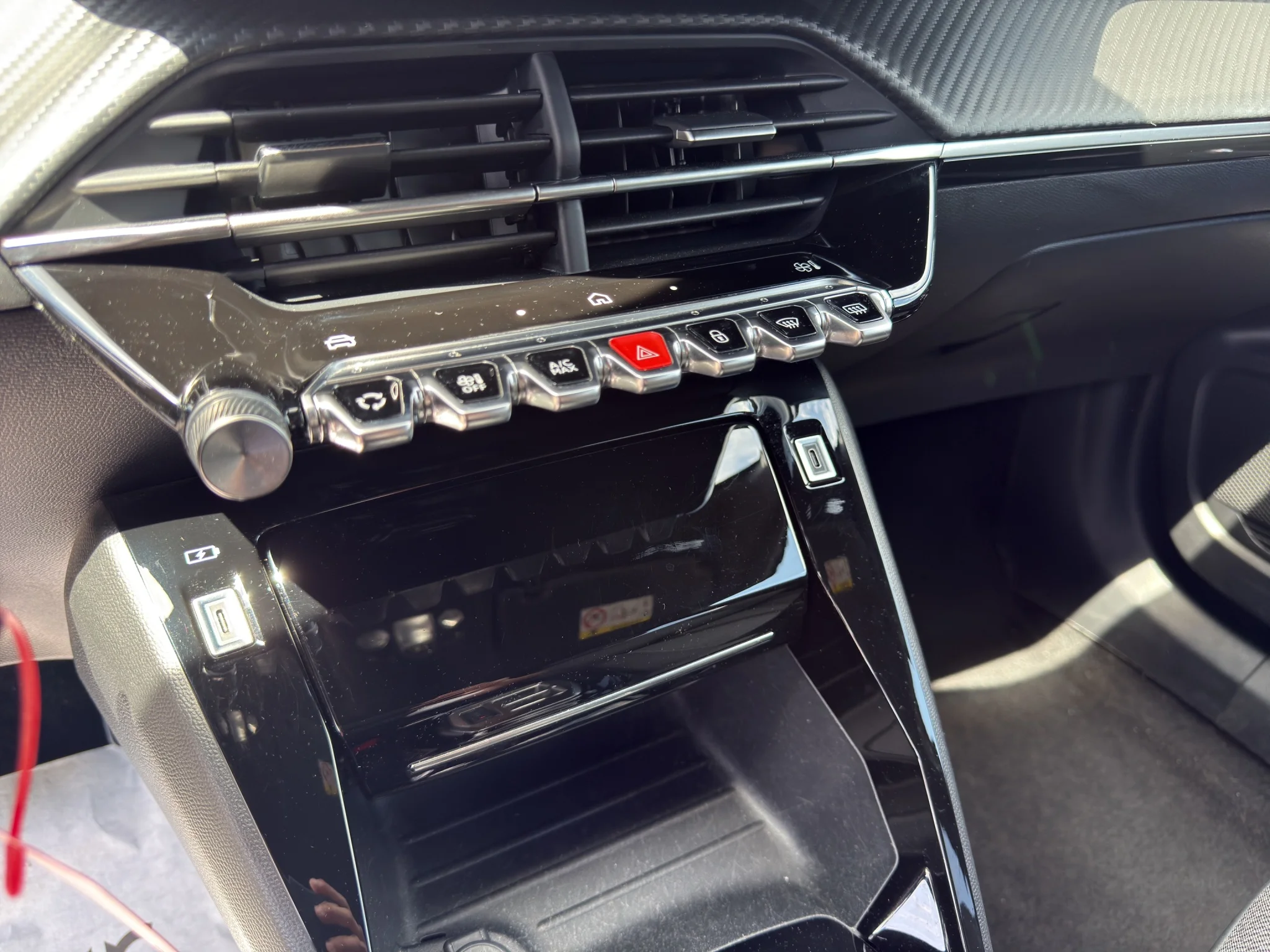 Peugeot 2008 BLUEHDI 1.5 EAT8 ALLURE 2023 — foto 16 di 21