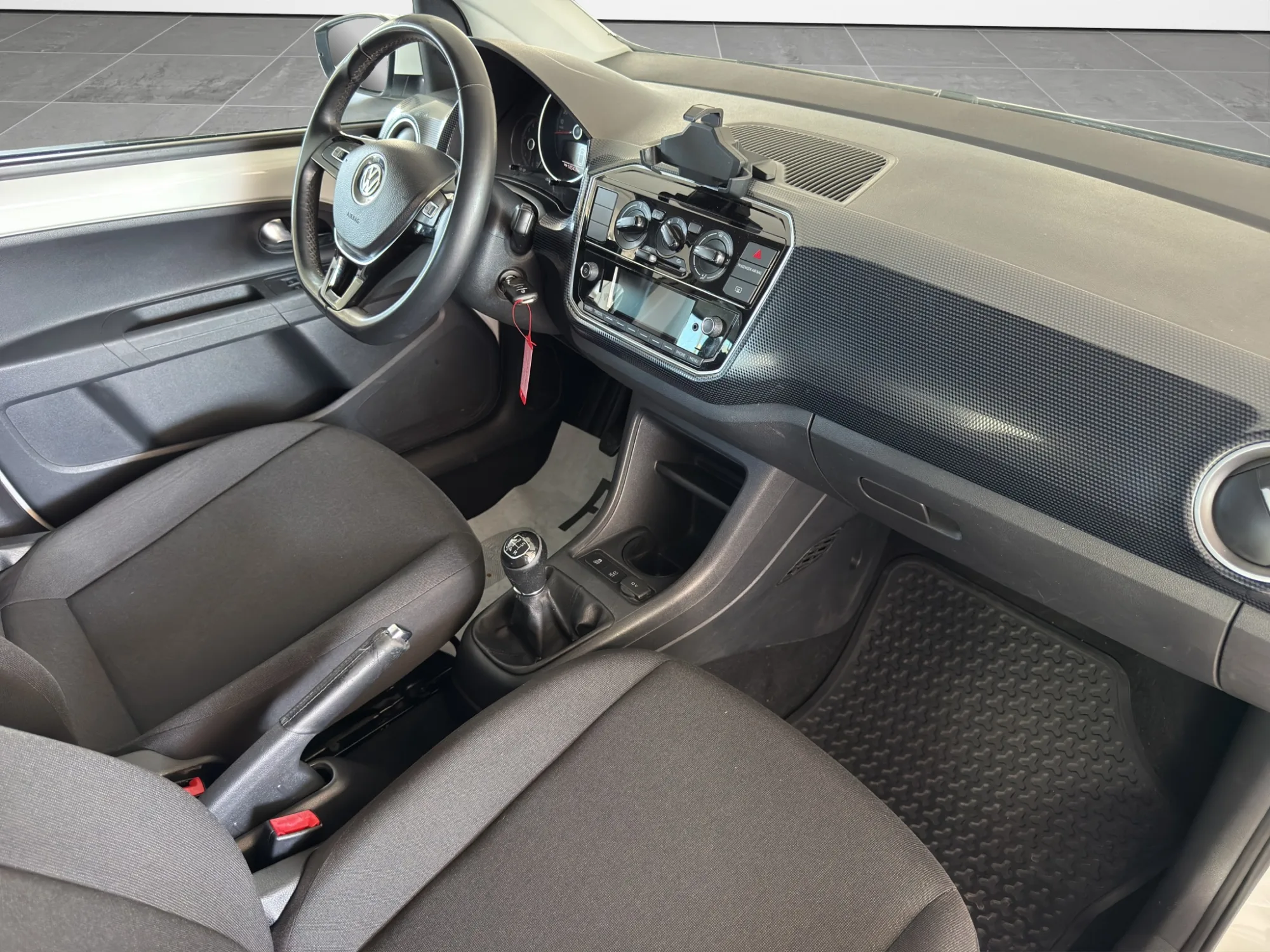 Volkswagen UP! 1.0 60 Cv. Move 2017 — foto 14 di 18