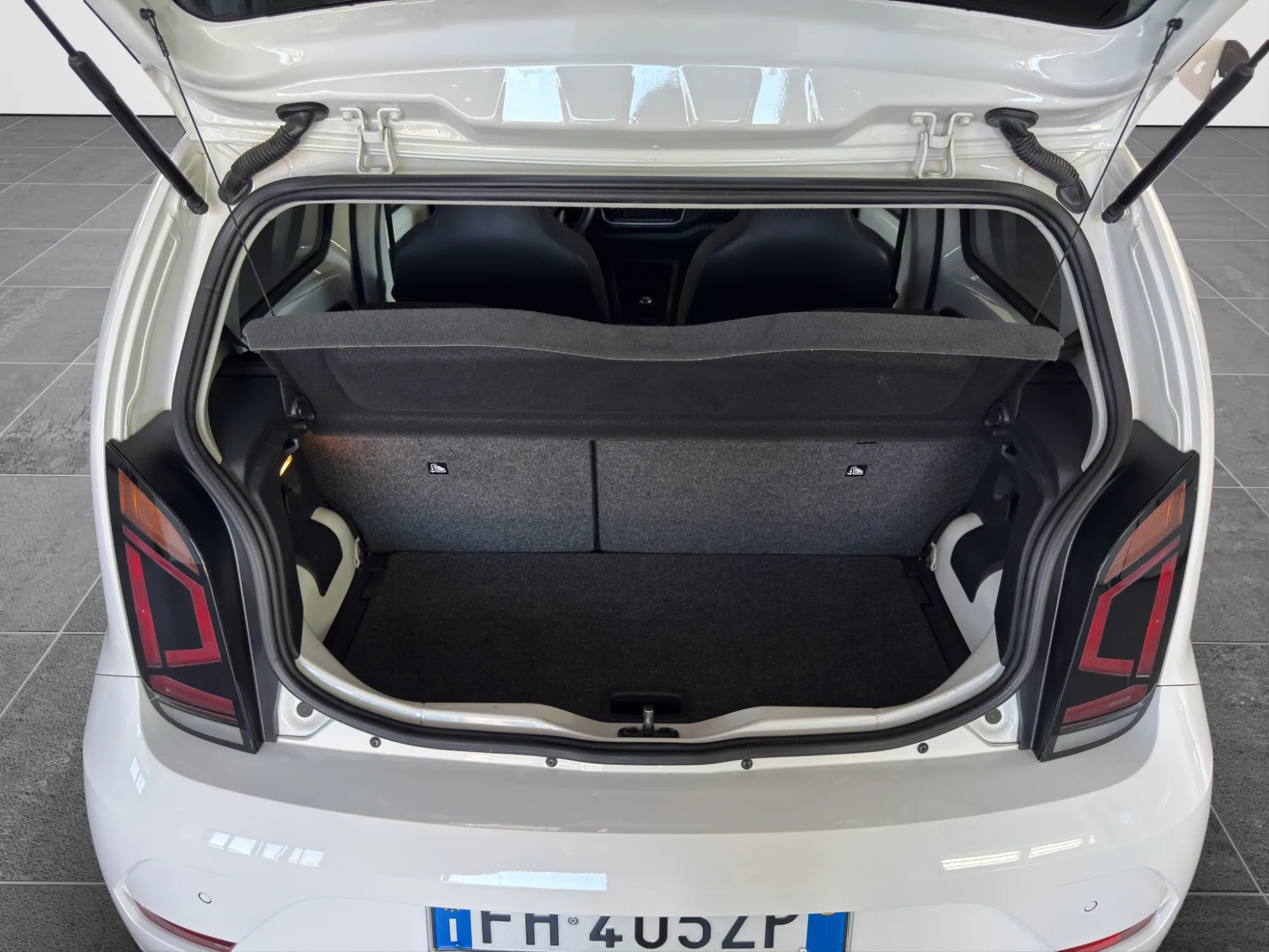 Volkswagen UP! 1.0 60 Cv. Move 2017 — foto 16 di 18