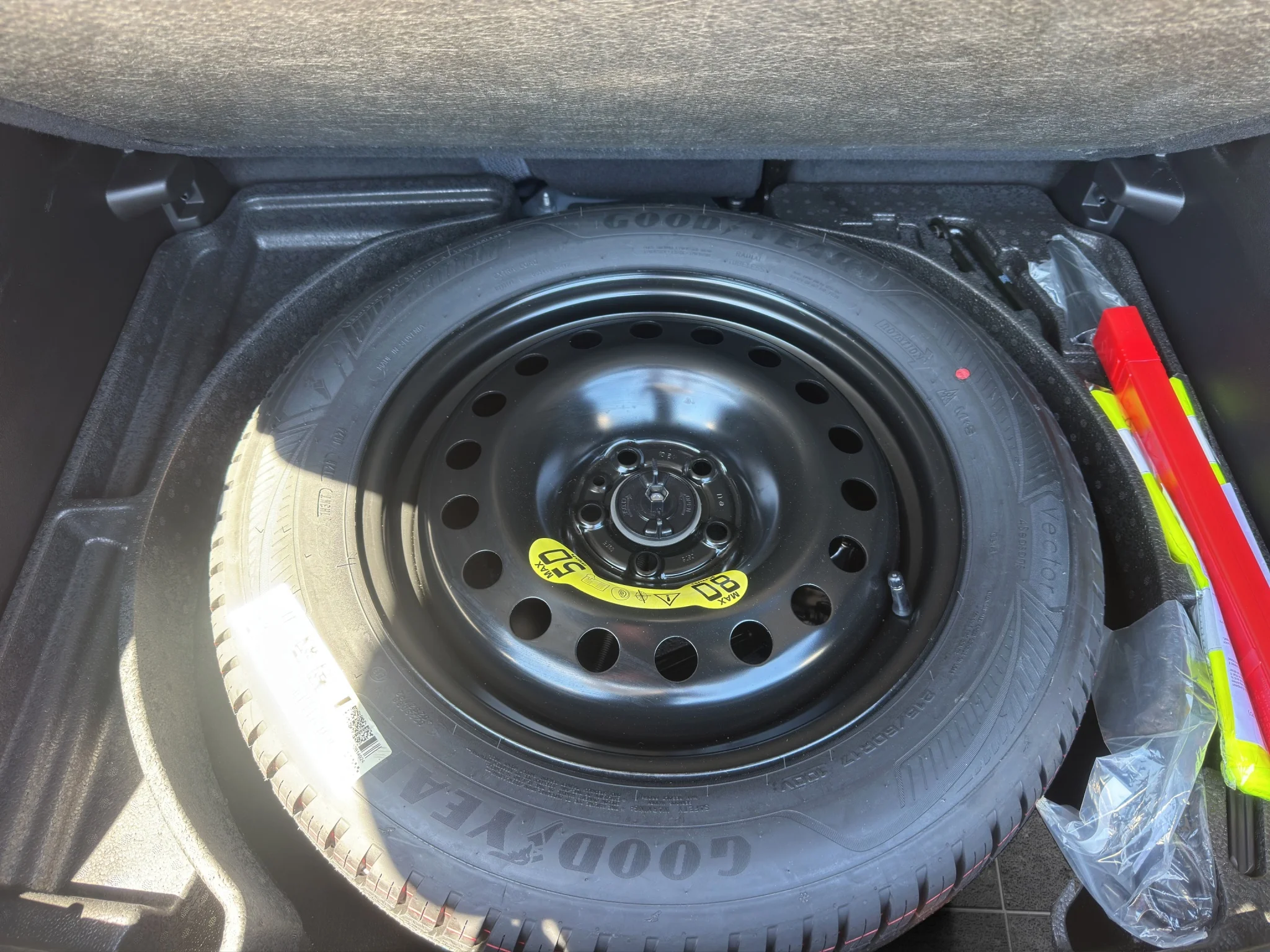 Jeep Compass 1.6 MJT LIMITED 2024 — foto 18 di 20