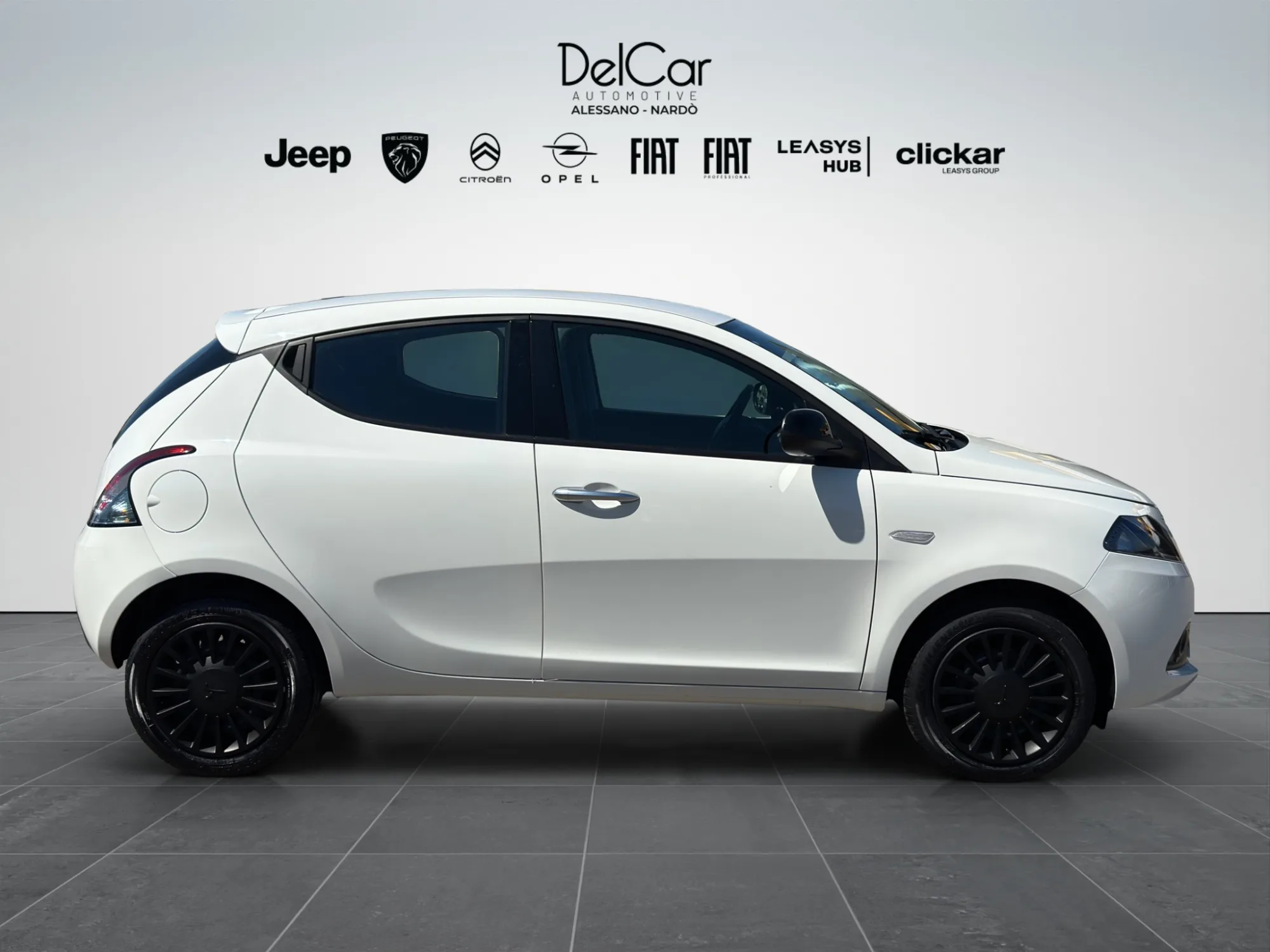 Lancia Ypsilon Silver 2023 — foto 7 di 21