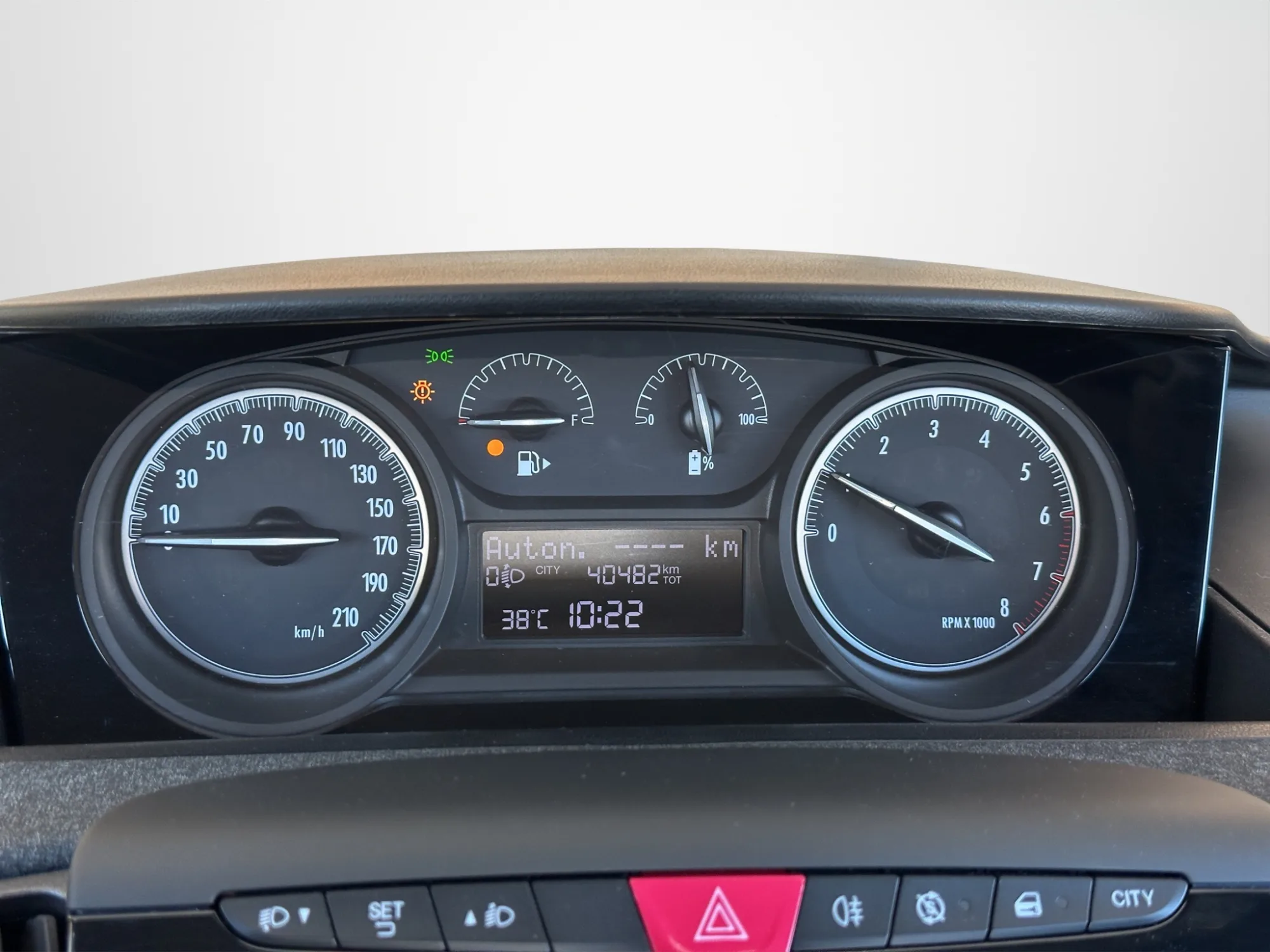 Lancia Ypsilon Silver 2023 — foto 11 di 21