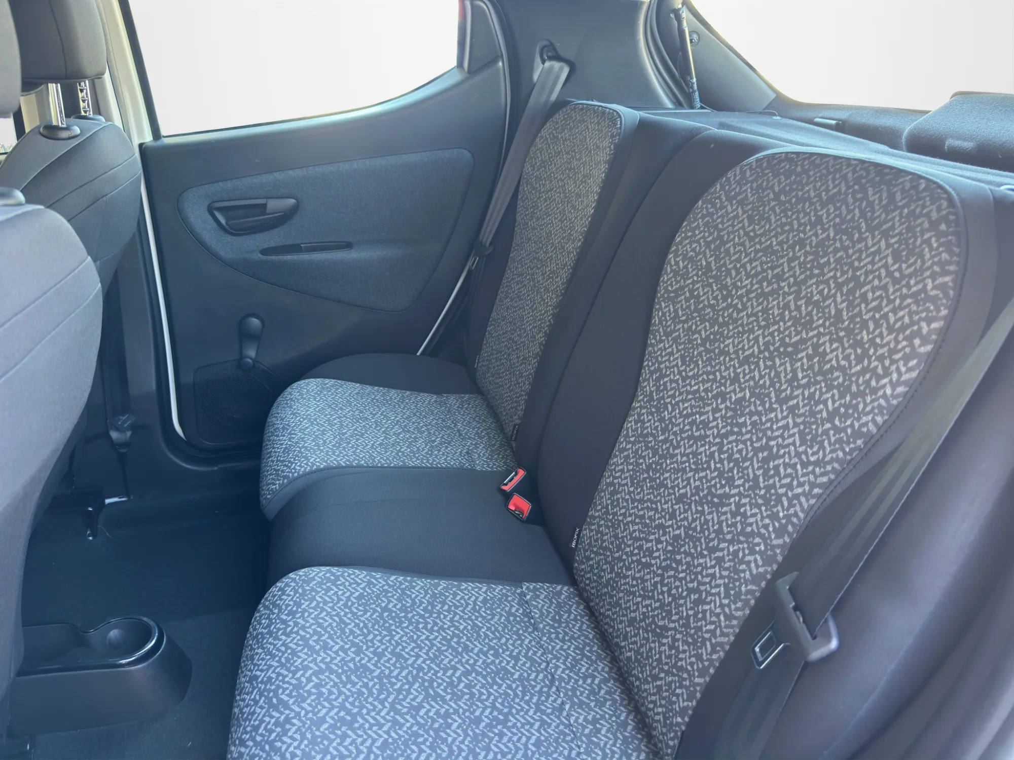 Lancia Ypsilon Silver 2023 — foto 13 di 21