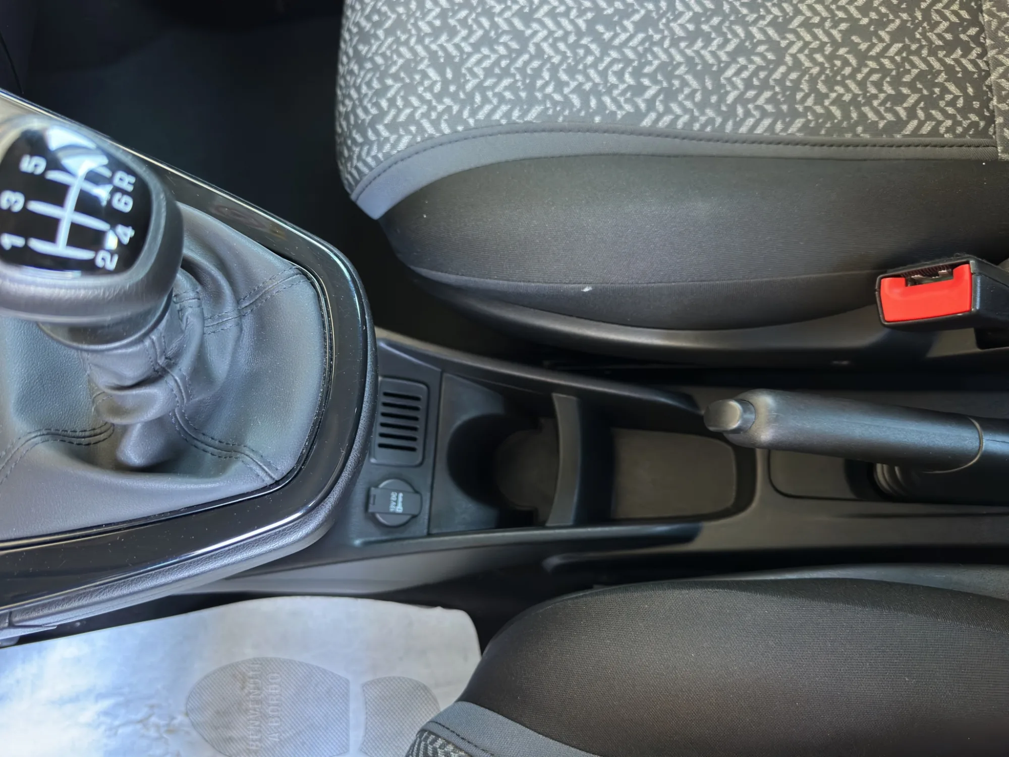 Lancia Ypsilon Silver 2023 — foto 17 di 21