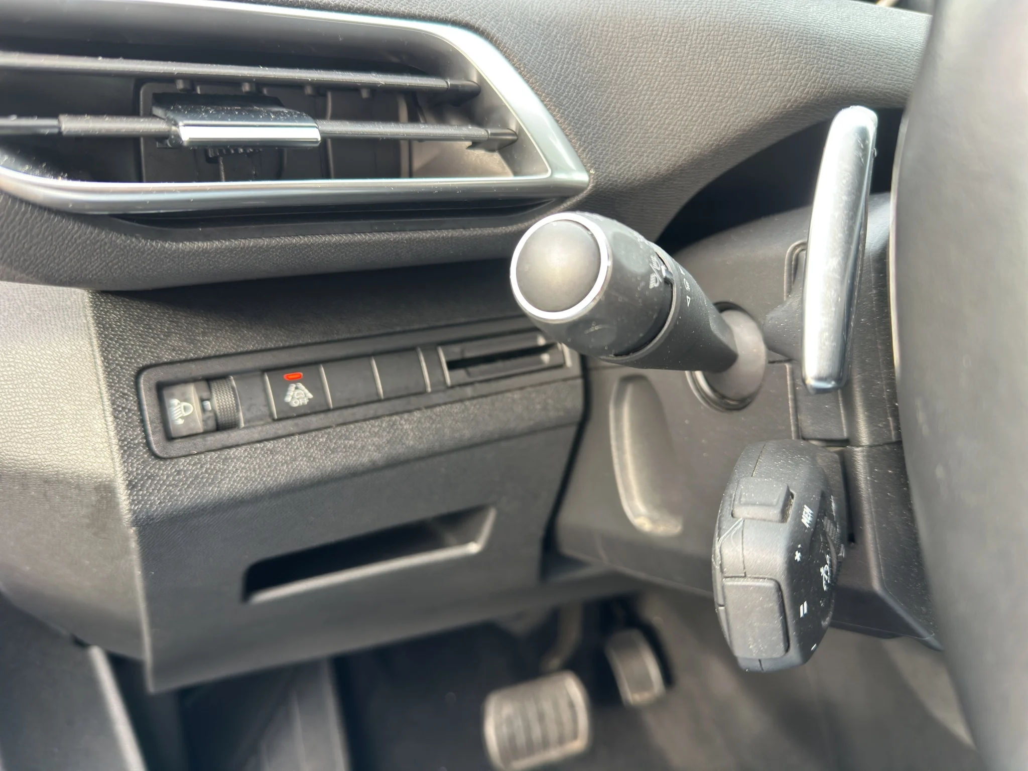 Peugeot 3008 BLUEHDI 1.5 EAT8 ALLURE 2022 — foto 18 di 21