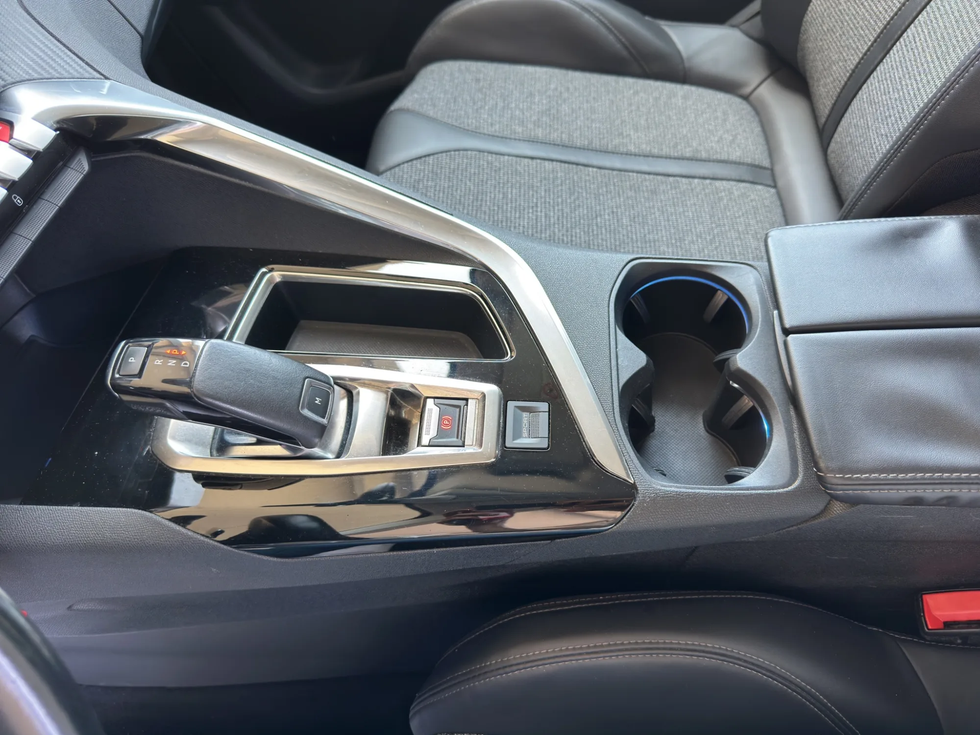 Peugeot 5008 1.5 130 Cv. BlueHDI EAT8 2018 — foto 17 di 21